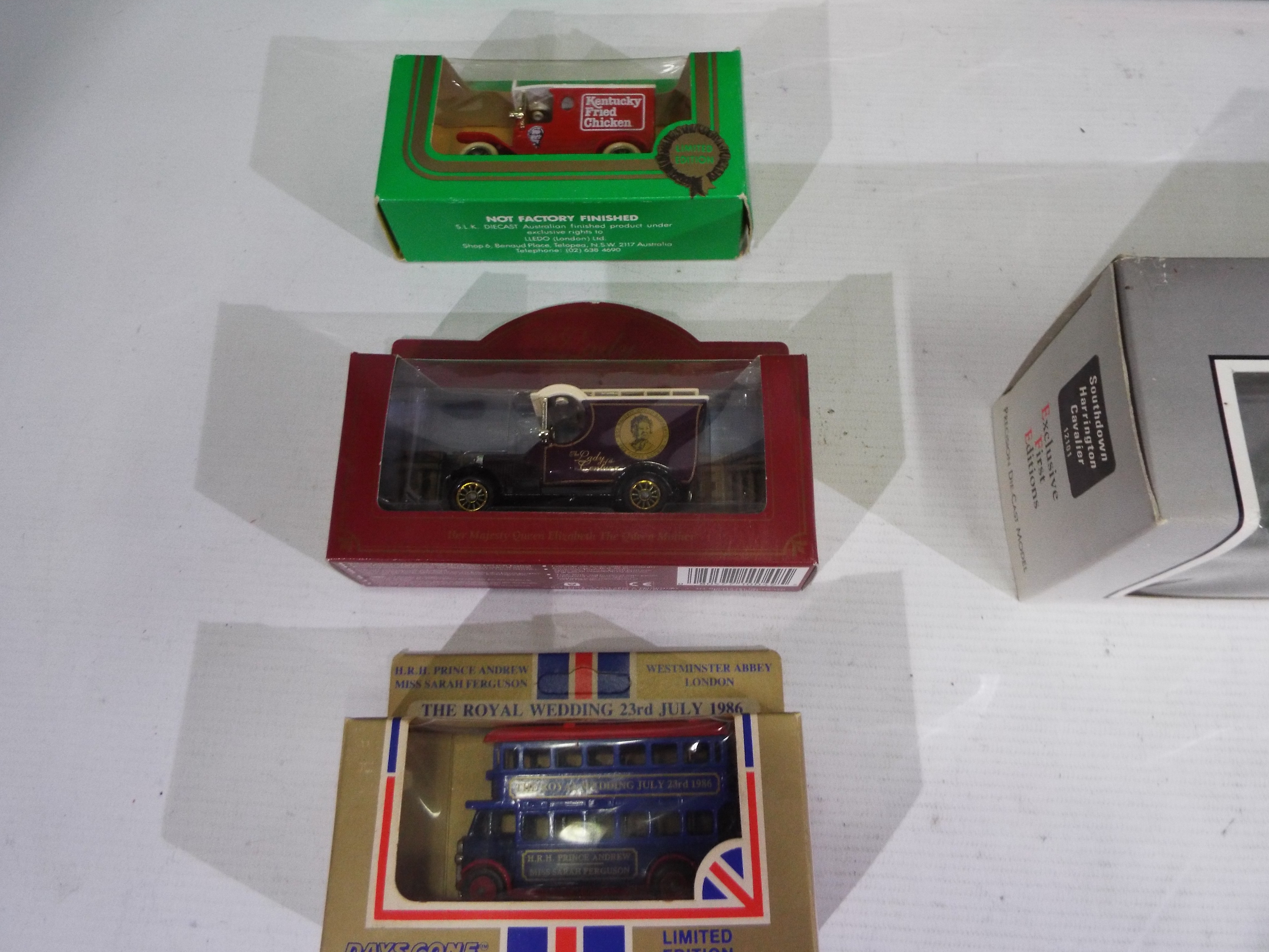 EFE, Lledo - 4 x boxed 1:76 scale die-cast model EFE coaches, - Image 5 of 6