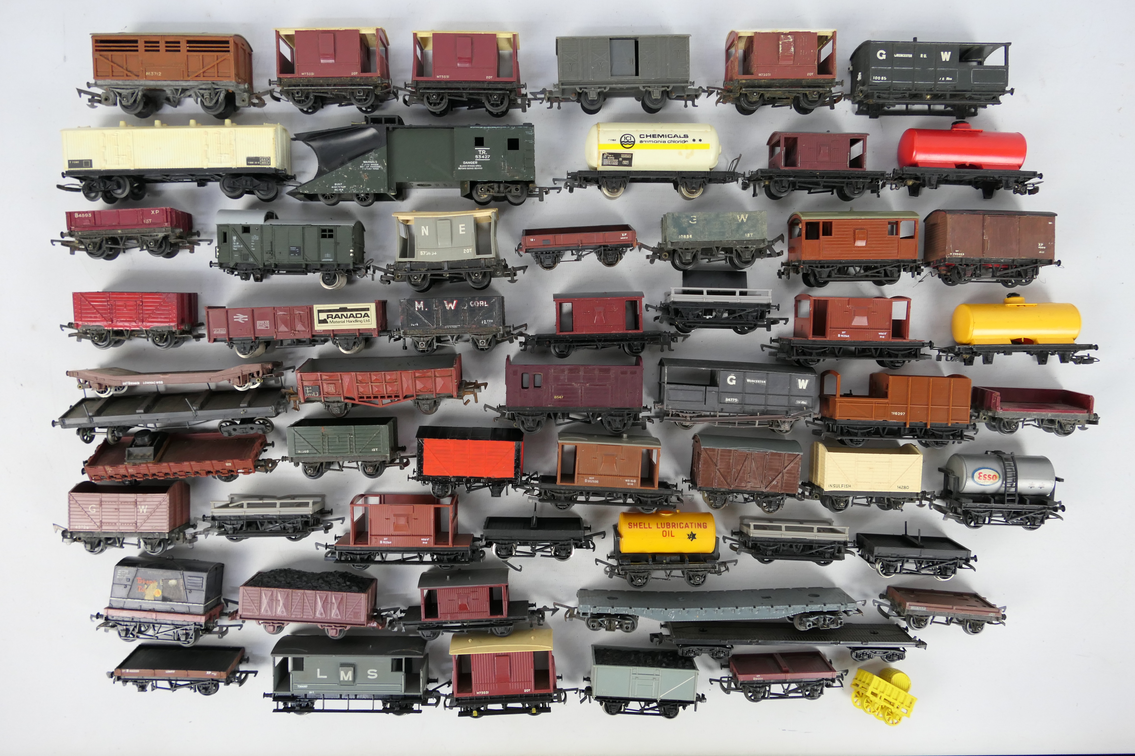 Hornby - Lima - Tri ang. A large quantity of unboxed freight rolling stock items OO/HO gauge.