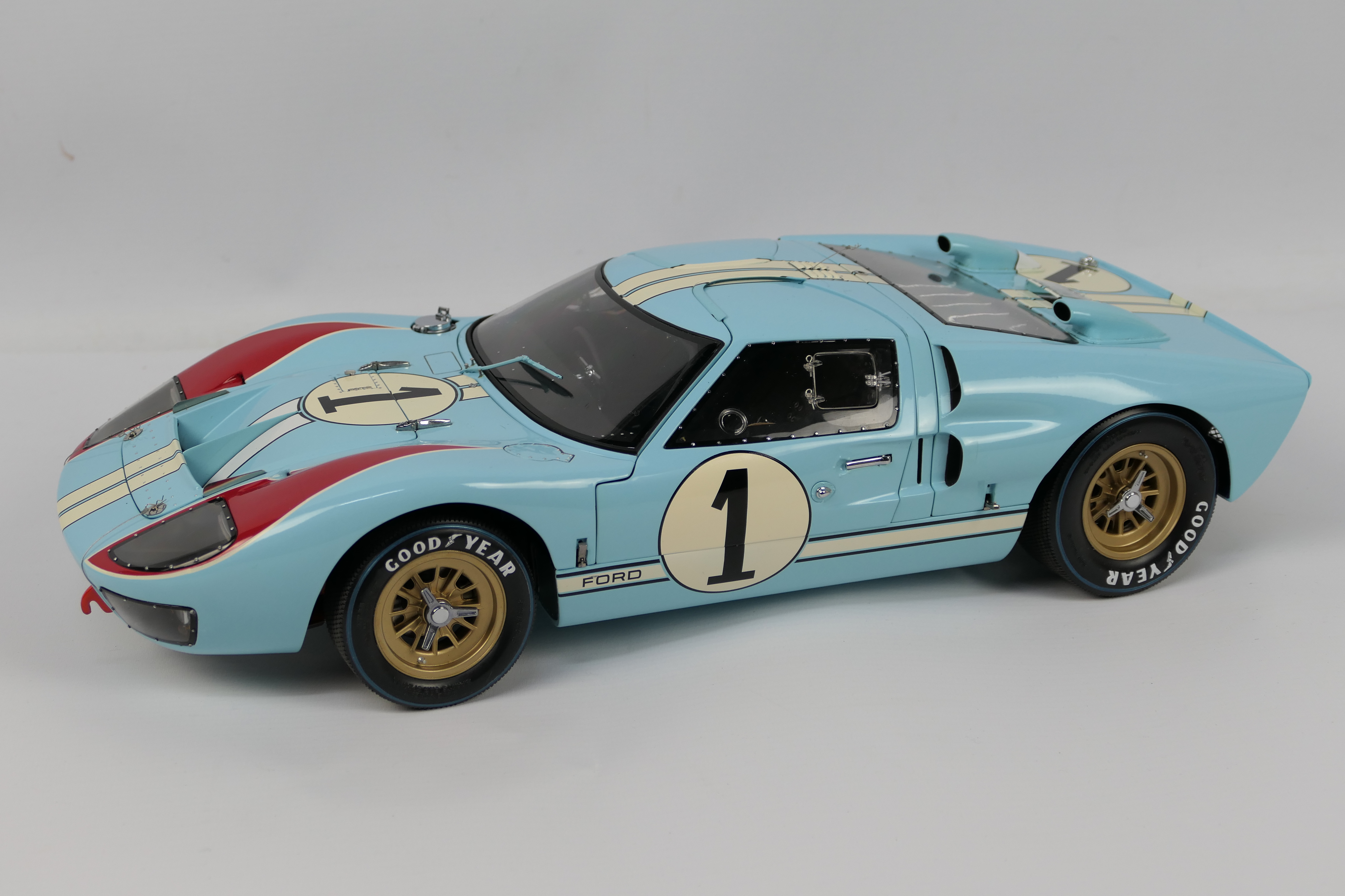 Exoto - A rare boxed 1:10 scale Ford GT40 MkII # LMC10011. - Image 3 of 24