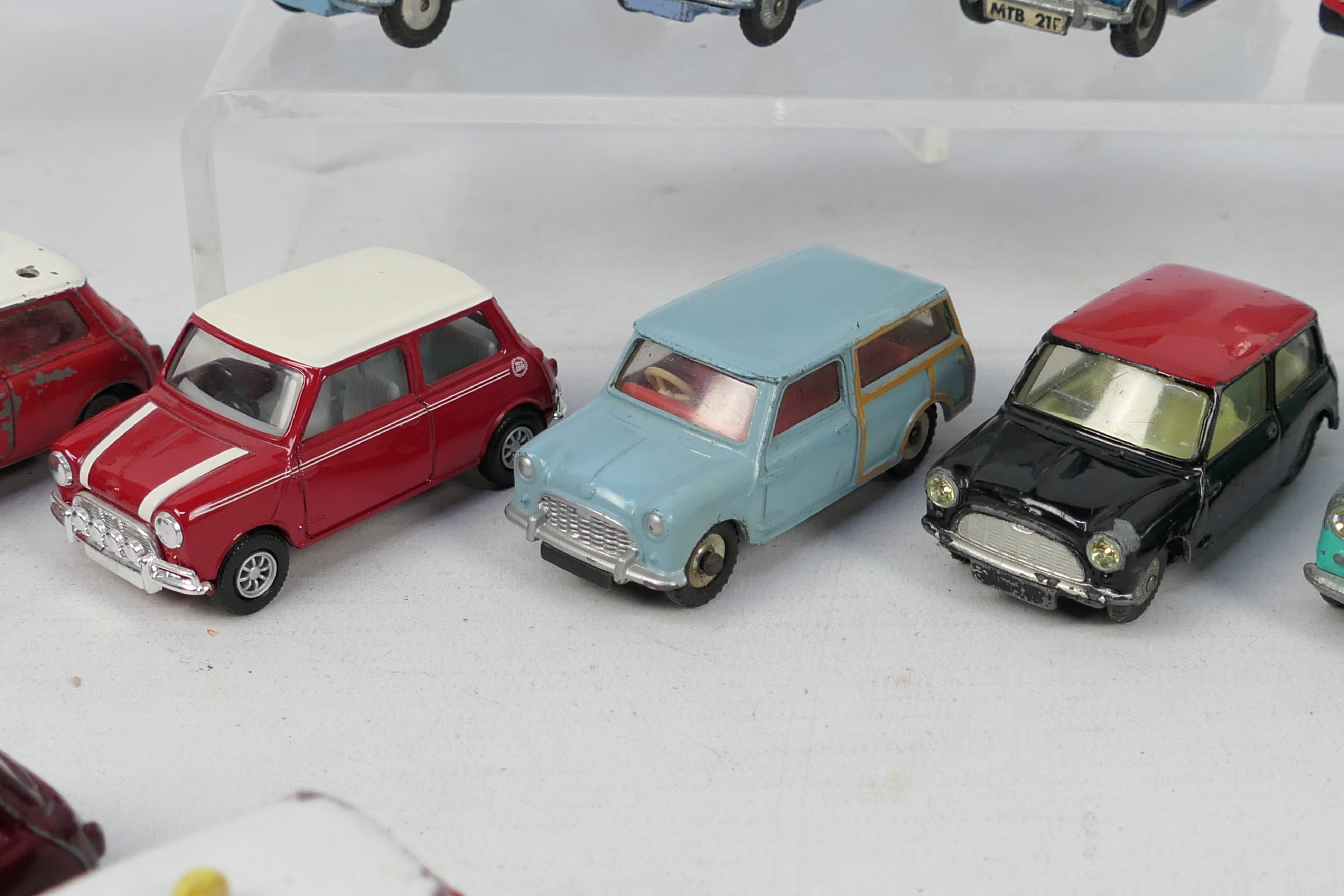 Corgi - Dinky - Hongwell - 18 x unboxed Mini models in 1:43 scale including Countryman # 485, - Image 8 of 8