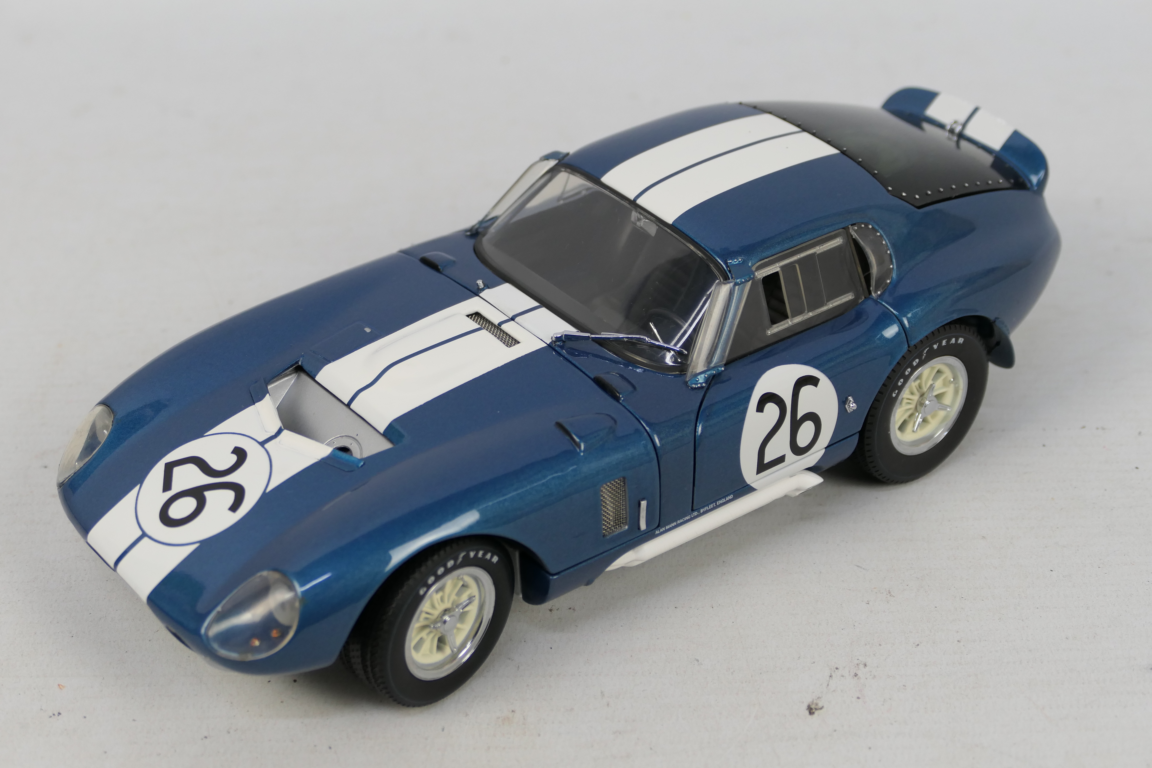 Exoto - Racing Legends - A boxed Cobra Daytona Coupe in 1:18 scale. # 18005. - Image 3 of 8