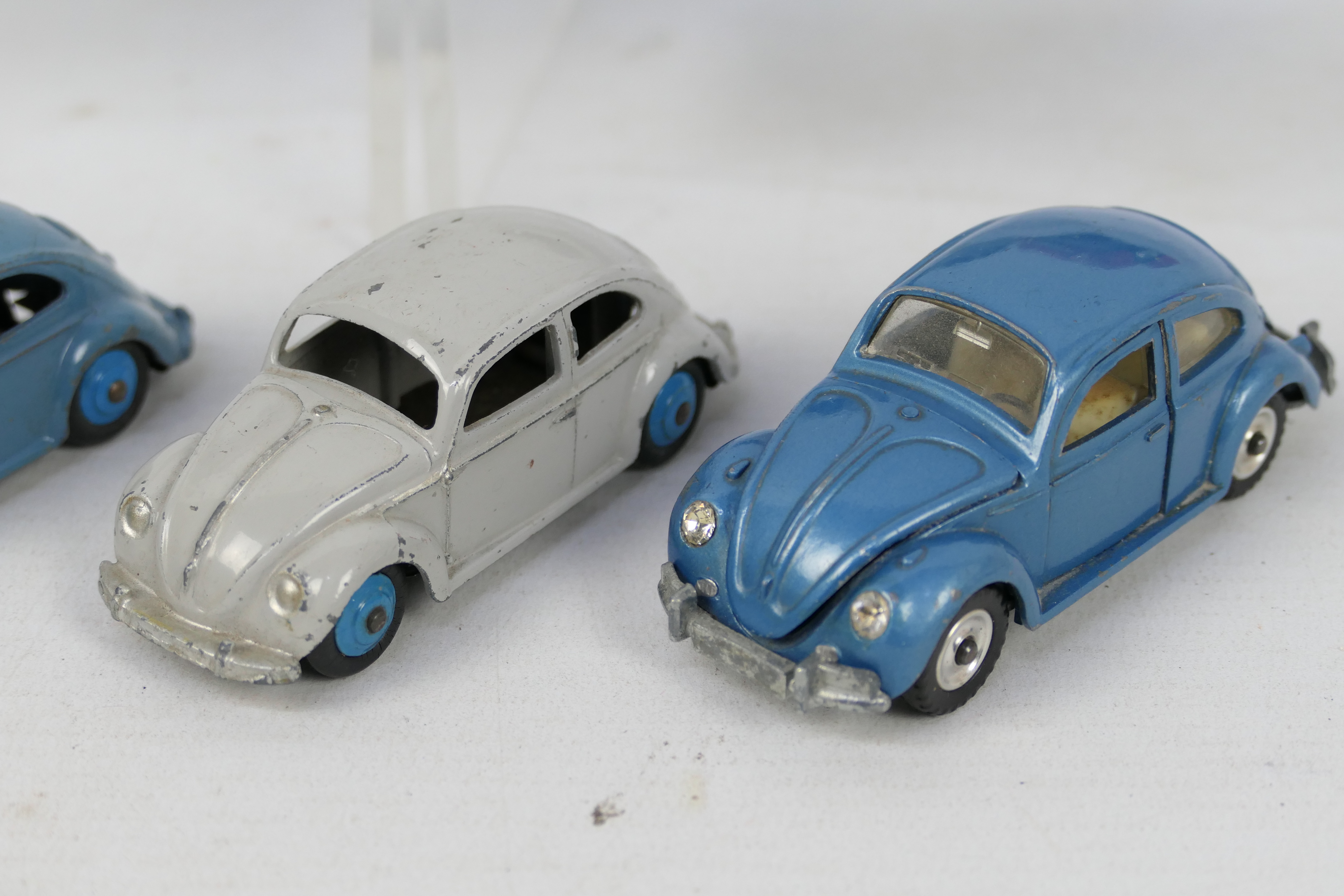 Dinky - Corgi - DeAgostini - 10 x unboxed Volkswagen models in 1:43 scale including Beetle Polizei - Image 4 of 5