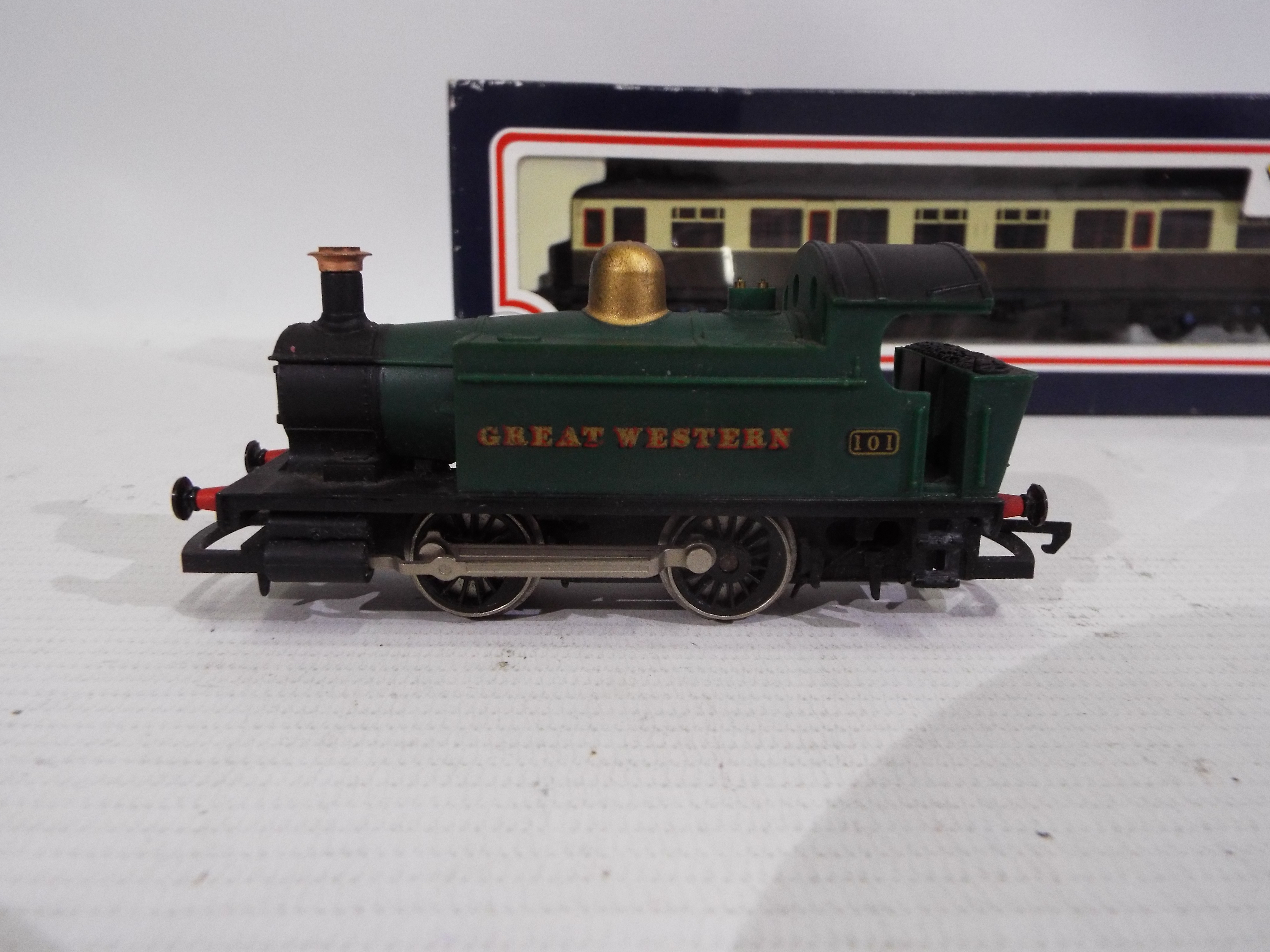 Bachmann, Hornby - 2 x boxed Bachmann OO gauge locomotive and railway carriage, - Image 3 of 5
