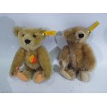 Steiff - Two Steiff bears, Golden bear 029592 & beige bear 029073 approx 16 cm (h).