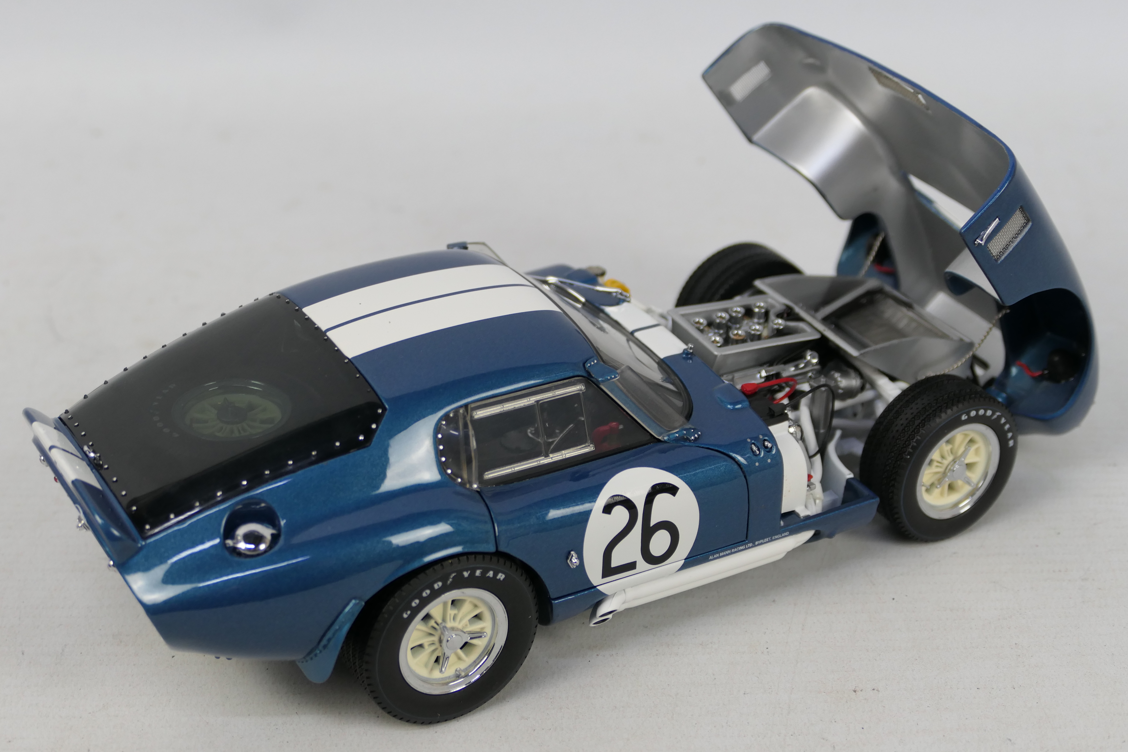 Exoto - Racing Legends - A boxed Cobra Daytona Coupe in 1:18 scale. # 18005. - Image 8 of 8