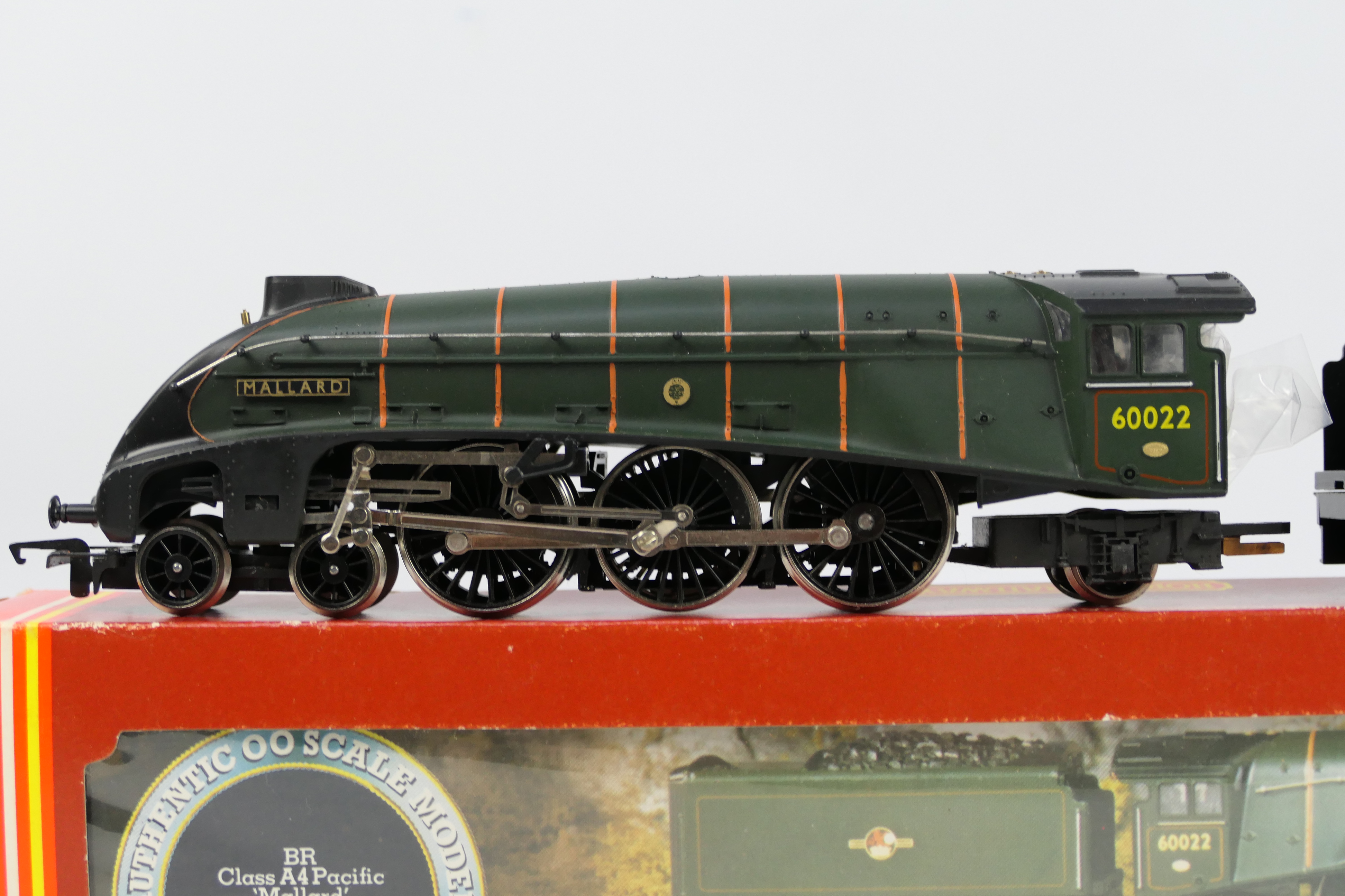 Hornby - A boxed Hornby R309 OO gauge Class A4 4-6-2 steam locomotive and tender Op. - Image 2 of 3