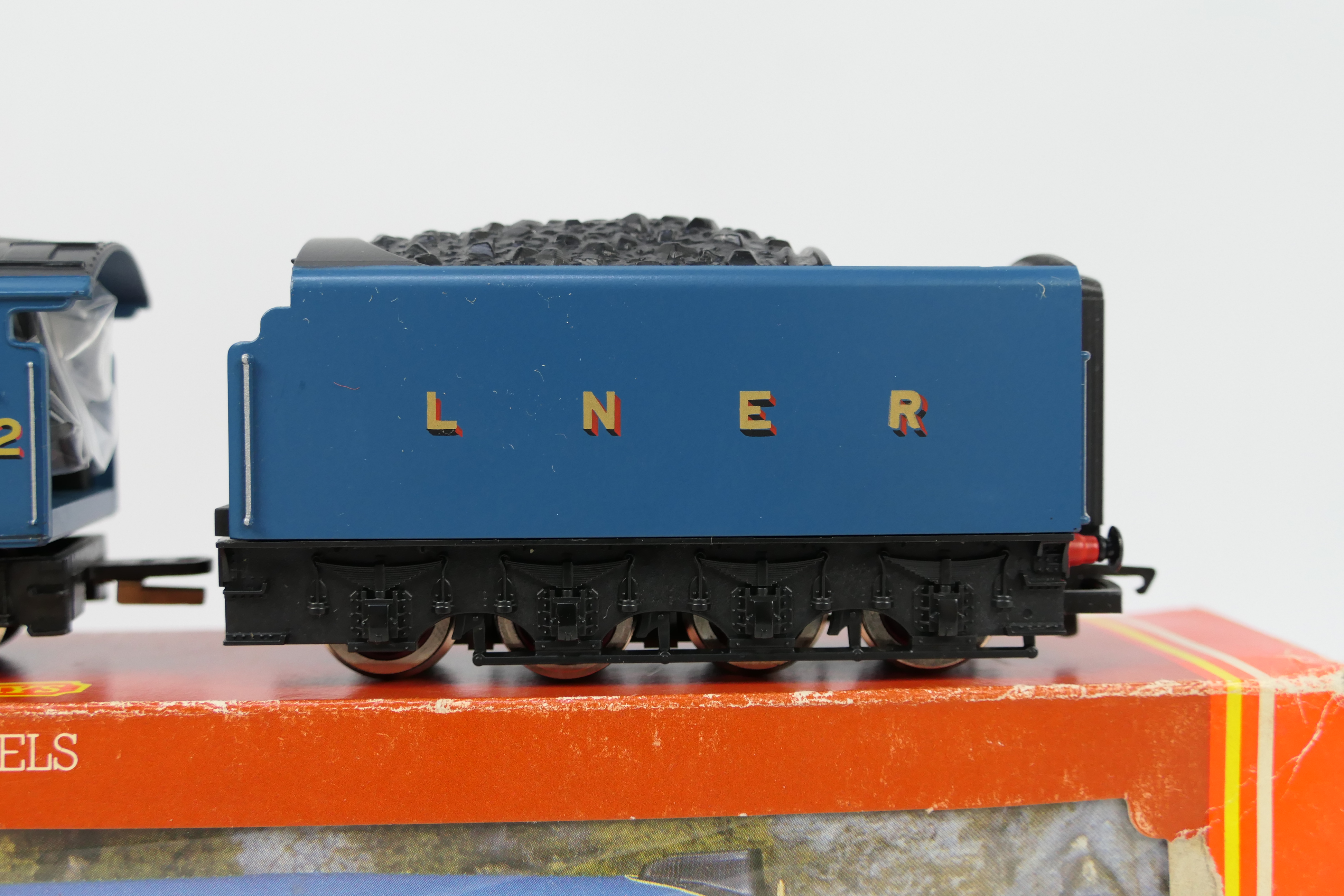 Hornby - A boxed OO gauge Hornby R372 Class A4 4-6-2 steam locomotive and tender Op.No. - Image 3 of 5