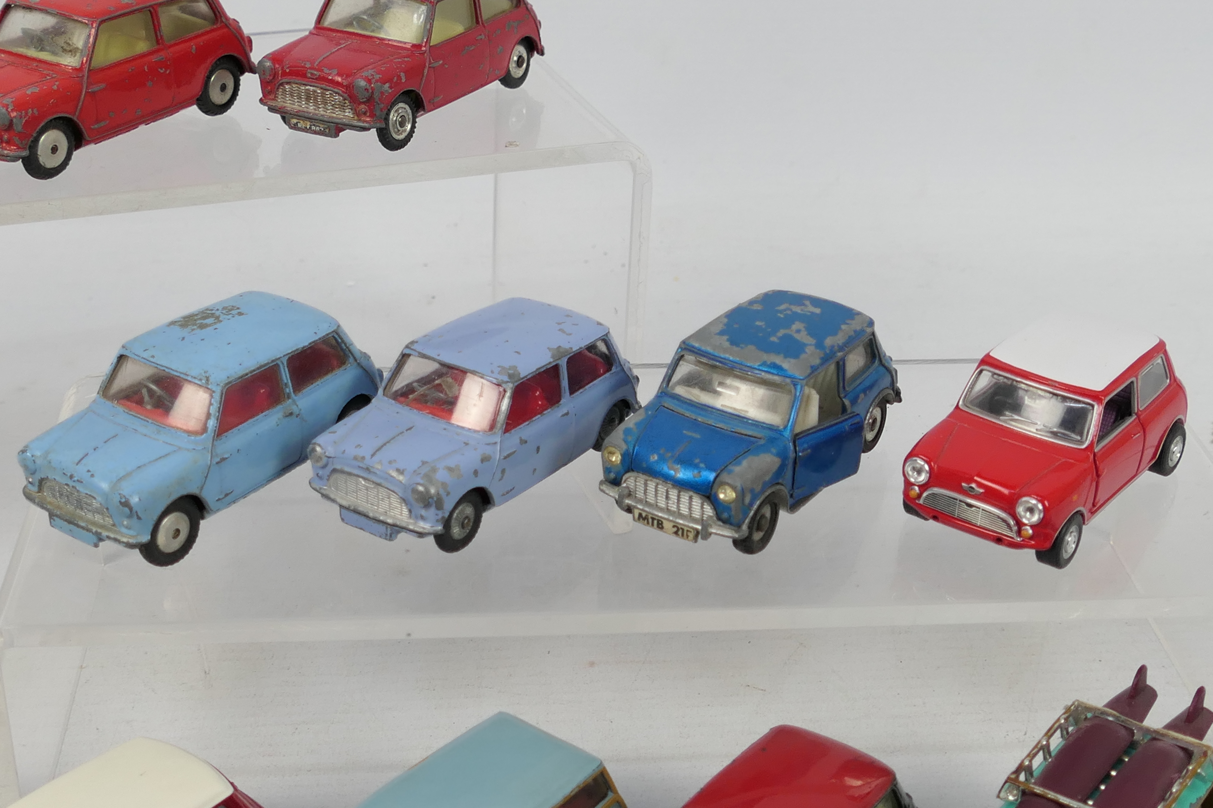 Corgi - Dinky - Hongwell - 18 x unboxed Mini models in 1:43 scale including Countryman # 485, - Image 4 of 8