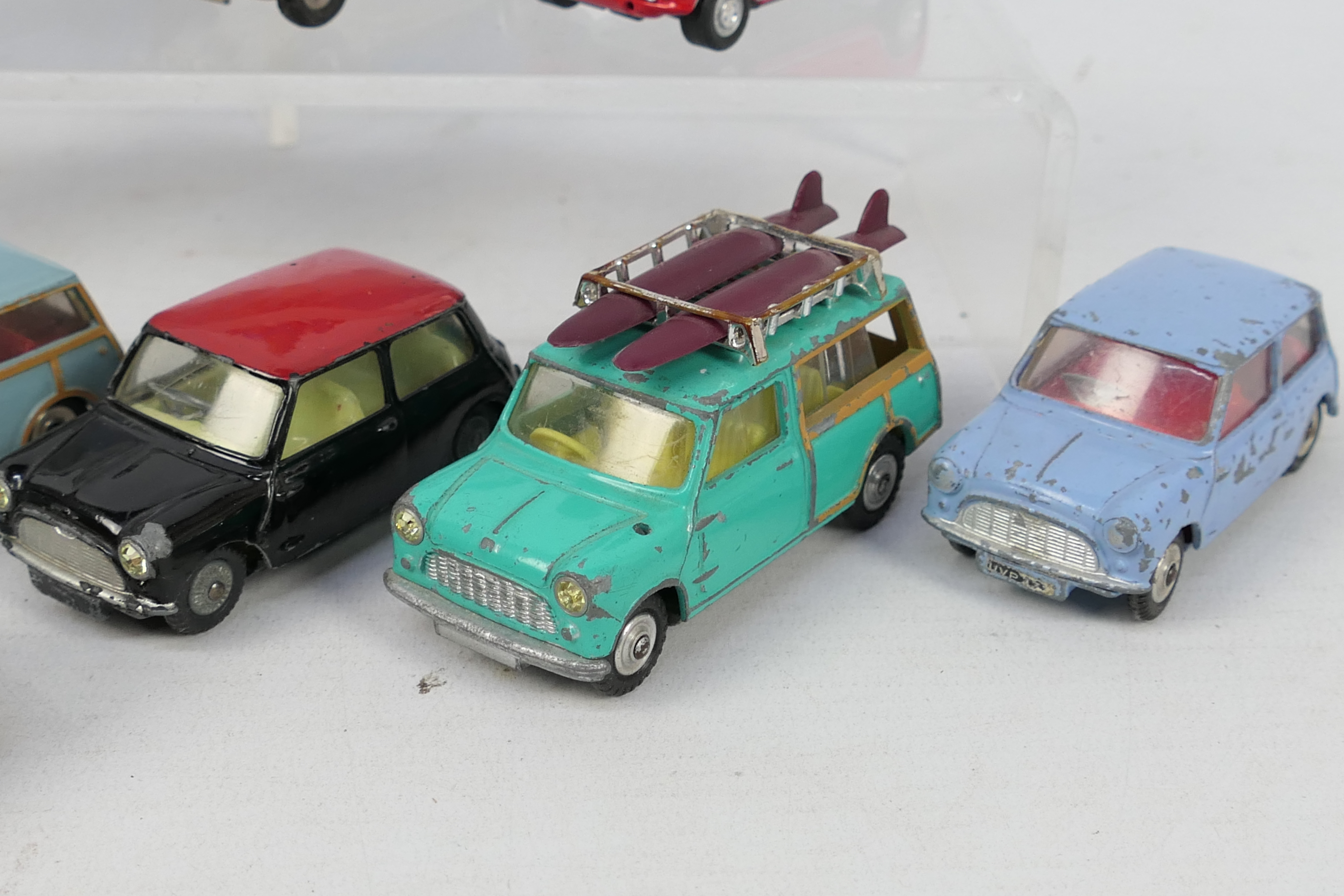 Corgi - Dinky - Hongwell - 18 x unboxed Mini models in 1:43 scale including Countryman # 485, - Image 6 of 8