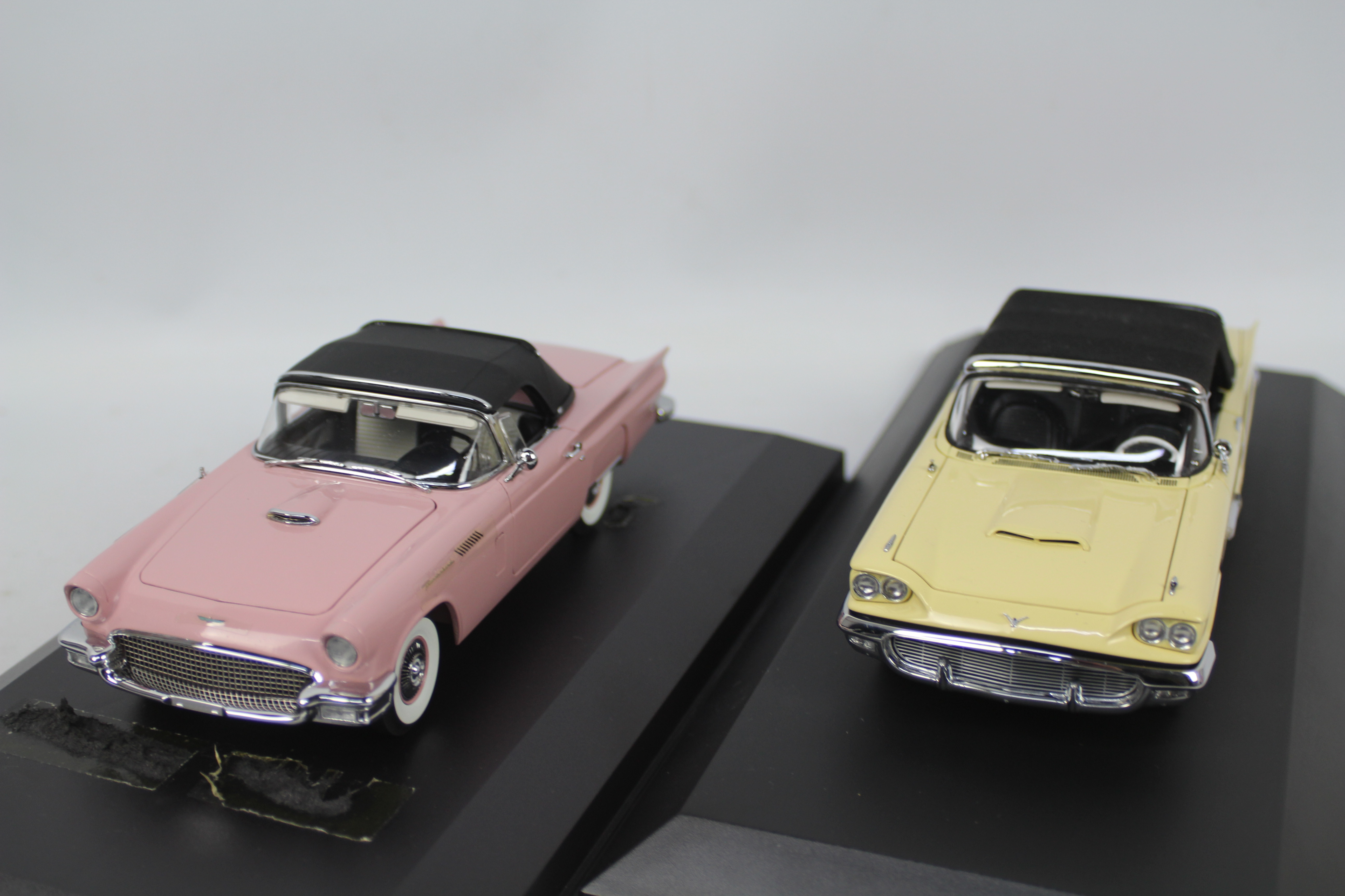 Danbury Mint - 2 x Ford Thunderbird models in 1:24 scale, - Image 4 of 5