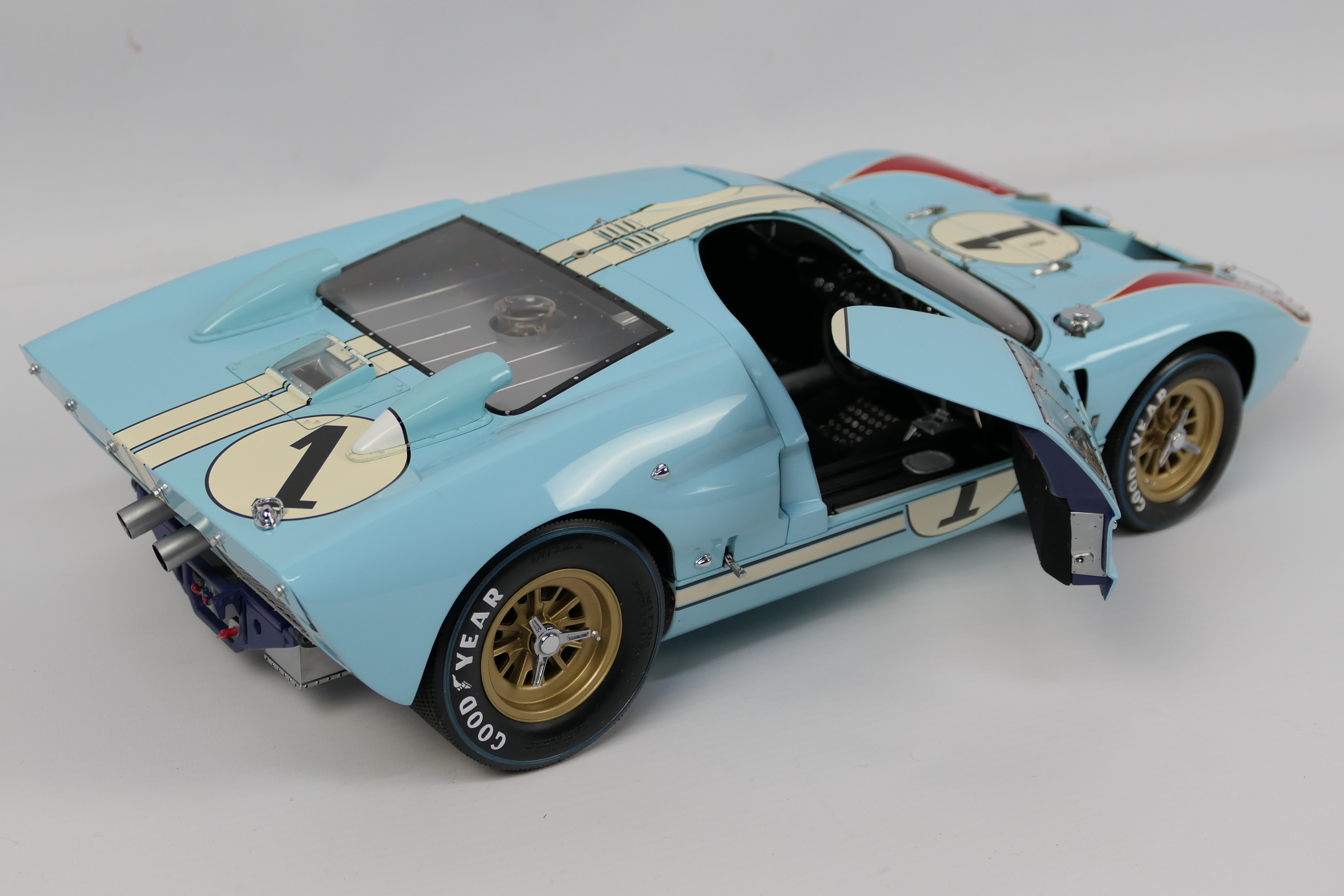 Exoto - A rare boxed 1:10 scale Ford GT40 MkII # LMC10011. - Image 20 of 24