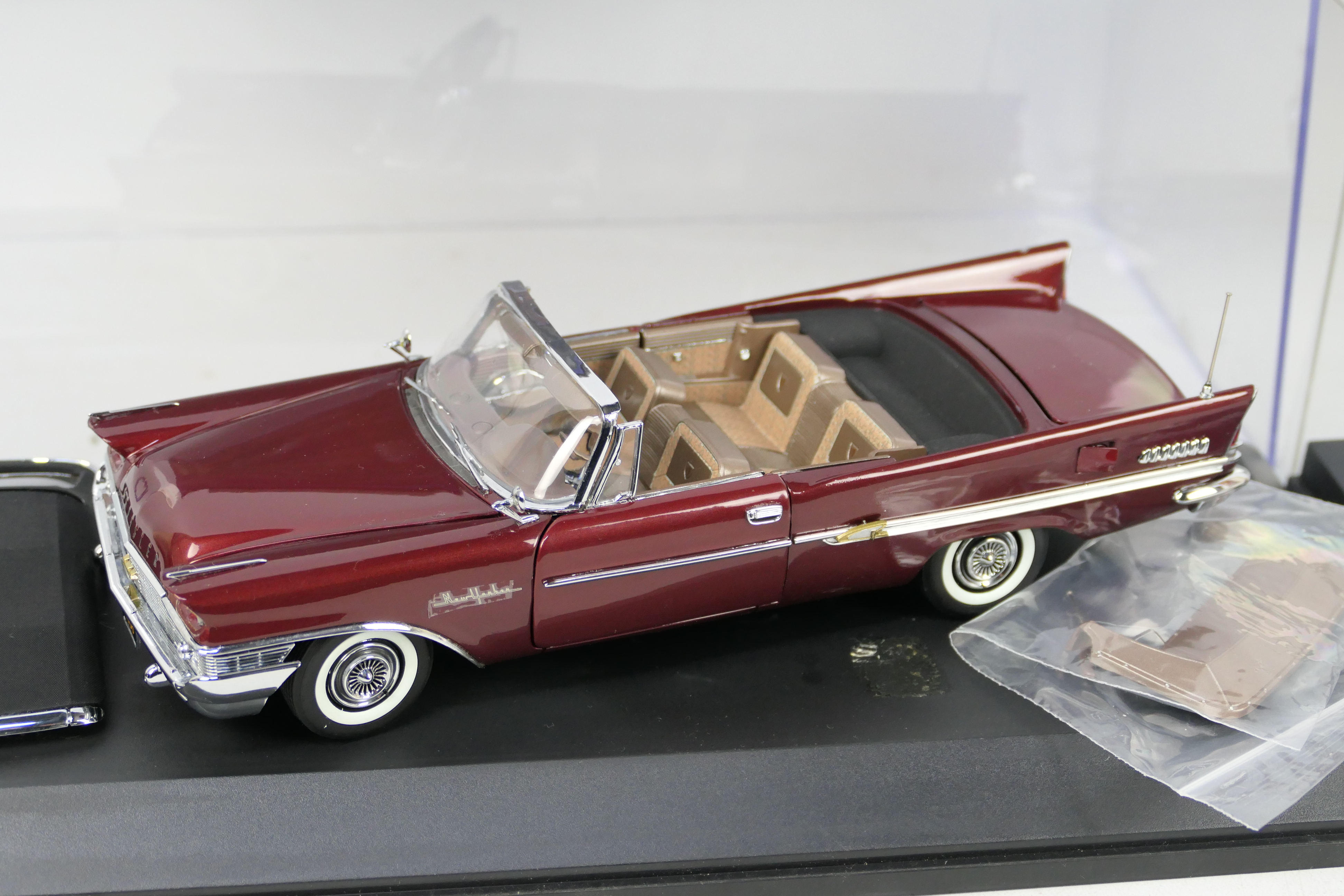 Danbury Mint - 2 x 1958 Chrysler models in 1:24 scale, - Image 4 of 5