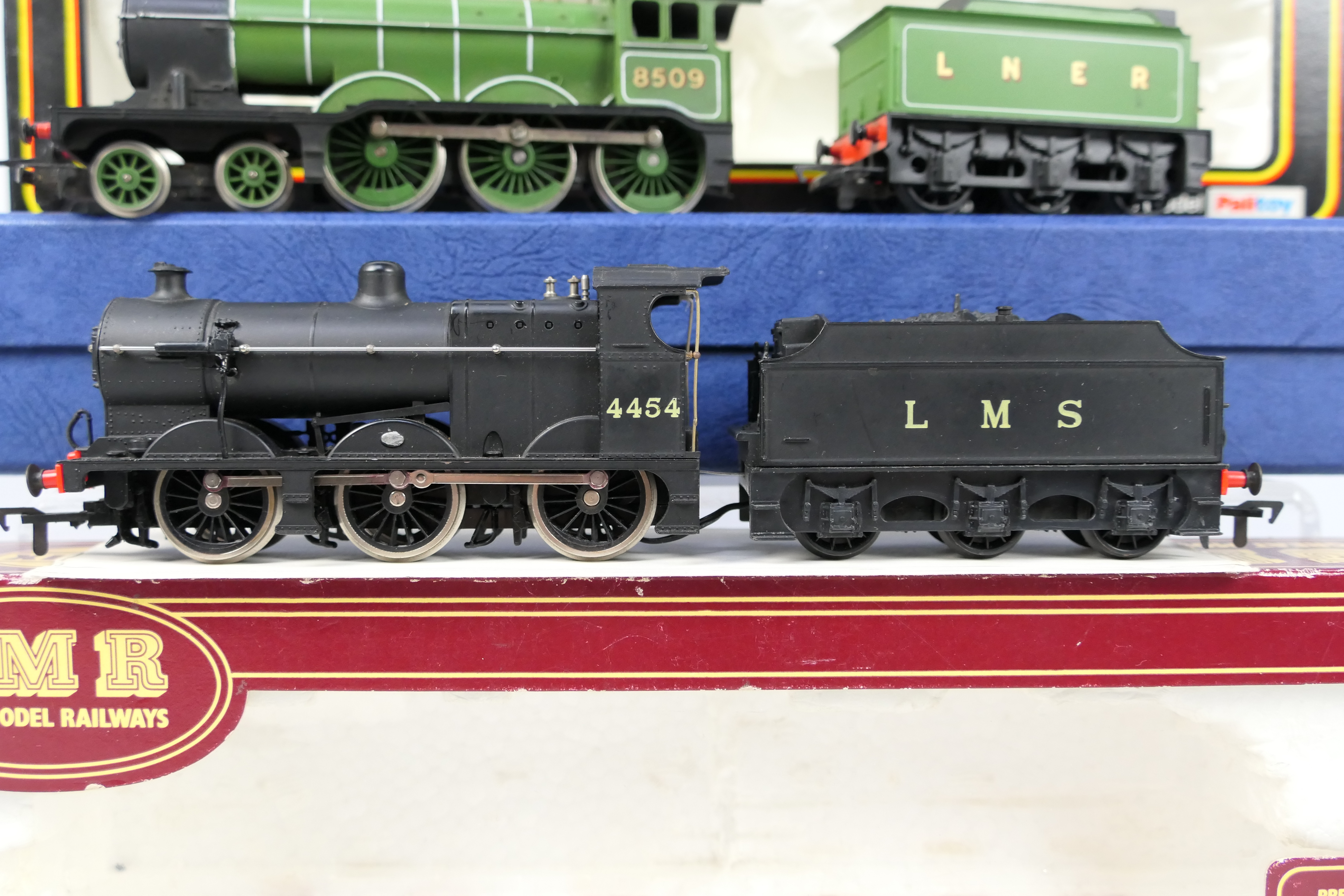 Hornby - Mainline - Airfix - Three OO gauge steam locomotives and tenders two of which boxed and - Image 2 of 4