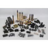 Dragon - DiD - Others - A loose group of 1:6 scale action figure munitions and related accessories,