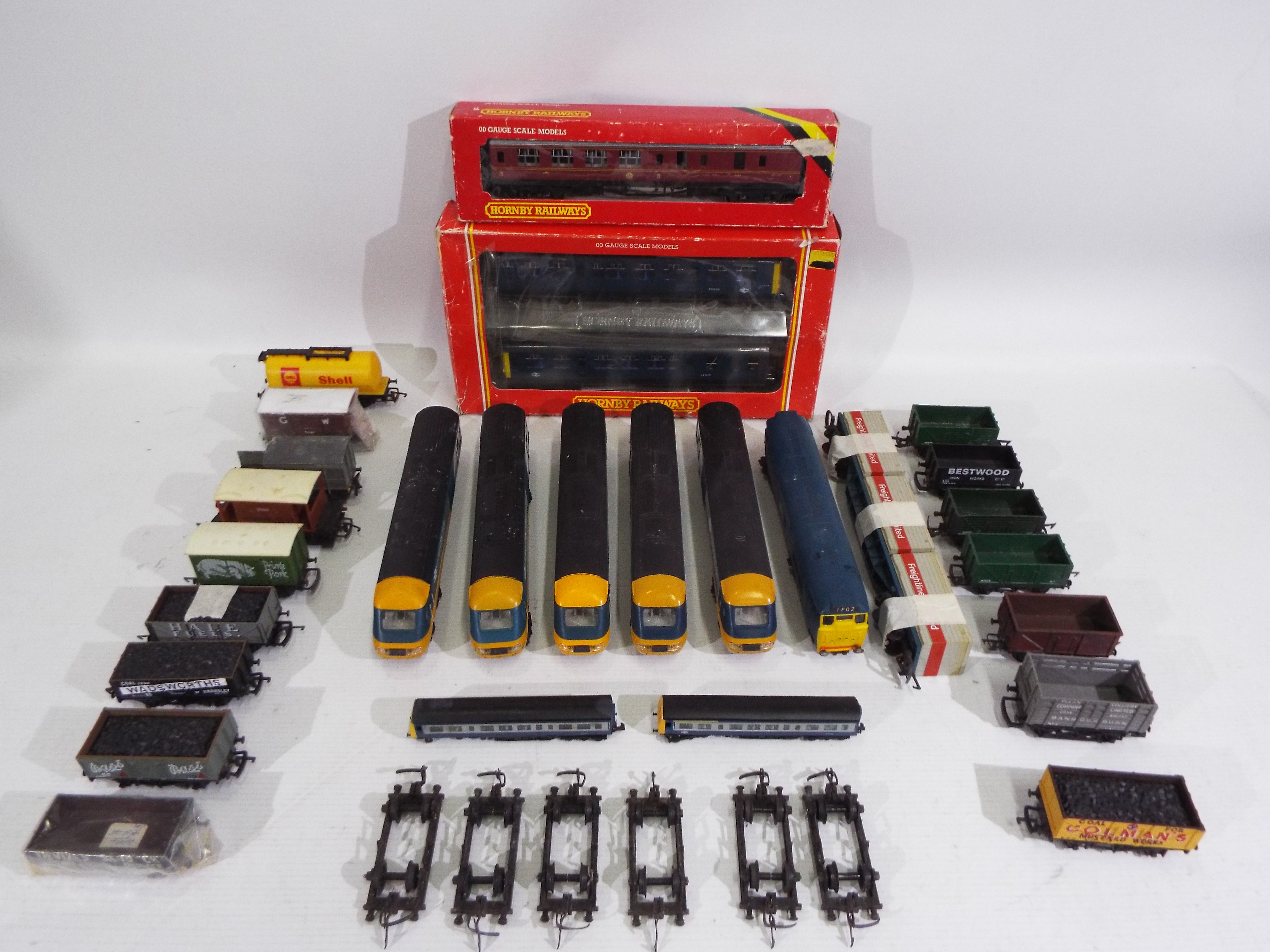 Hornby, Airfix, Mainline, Grafar, Tri-ang - 11 x mostly unboxed OO gauge and N gauge carriages,