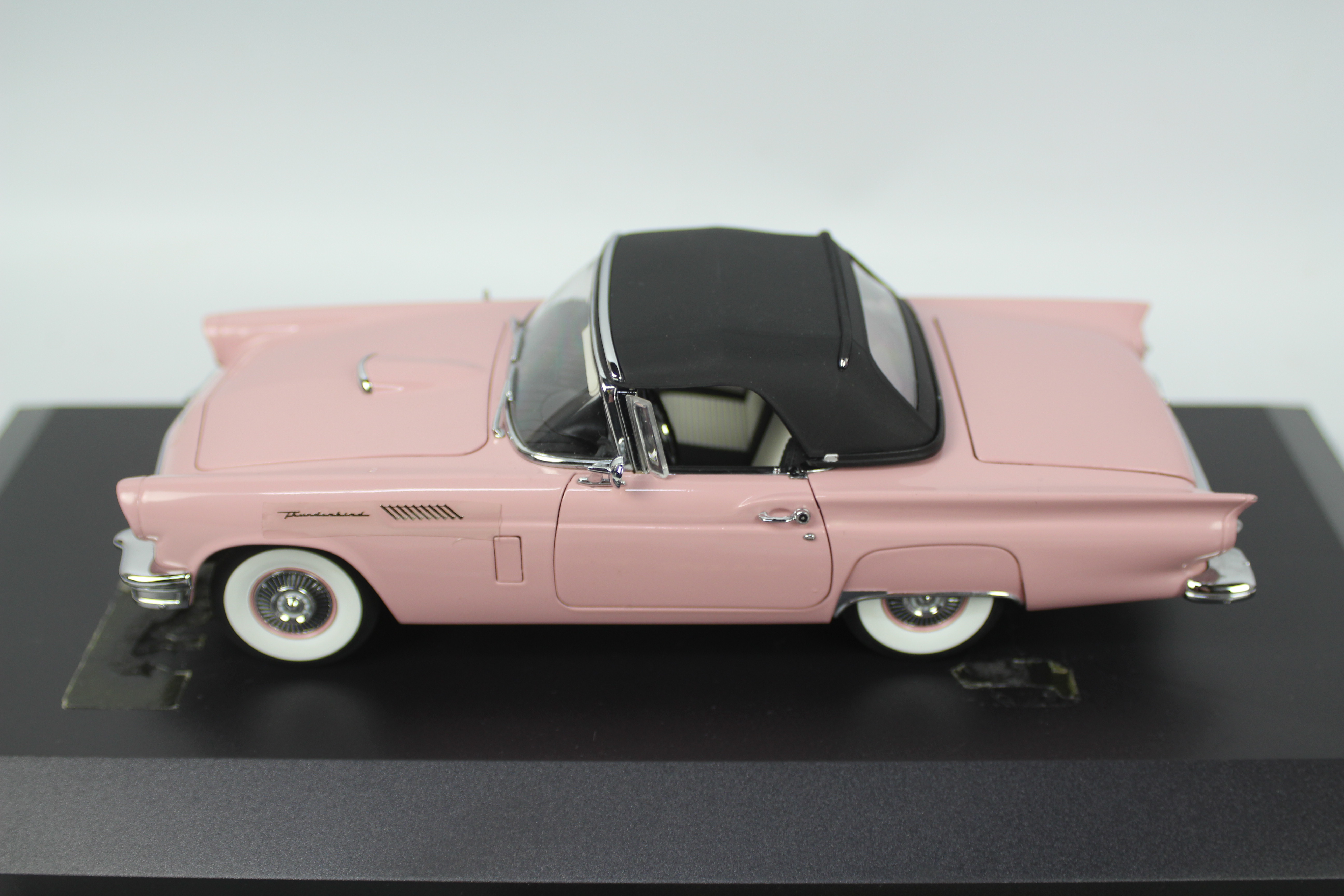 Danbury Mint - 2 x Ford Thunderbird models in 1:24 scale, - Image 2 of 5