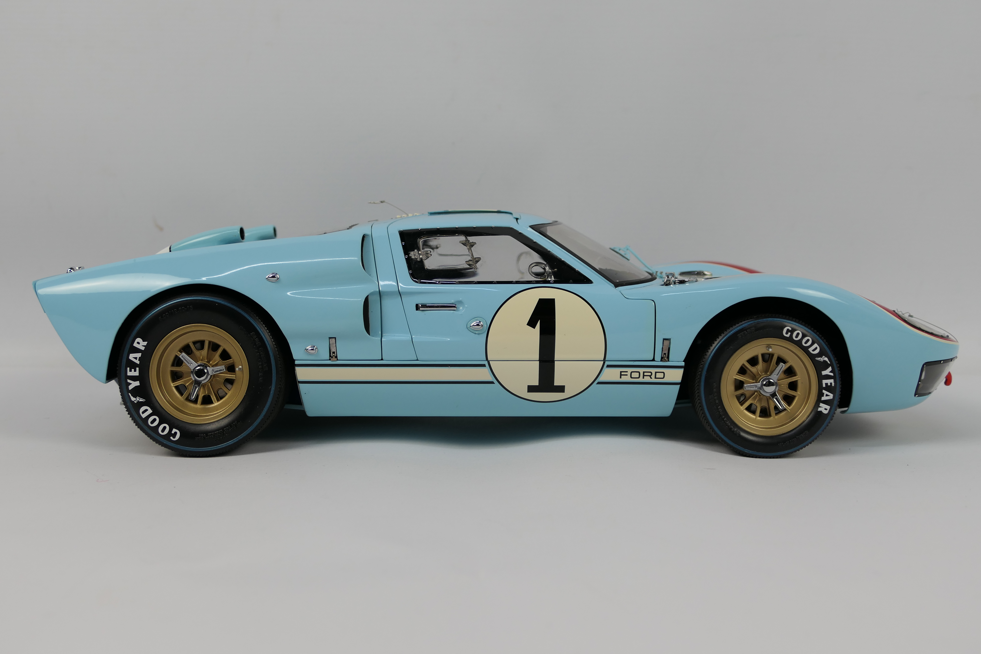 Exoto - A rare boxed 1:10 scale Ford GT40 MkII # LMC10011. - Image 15 of 24