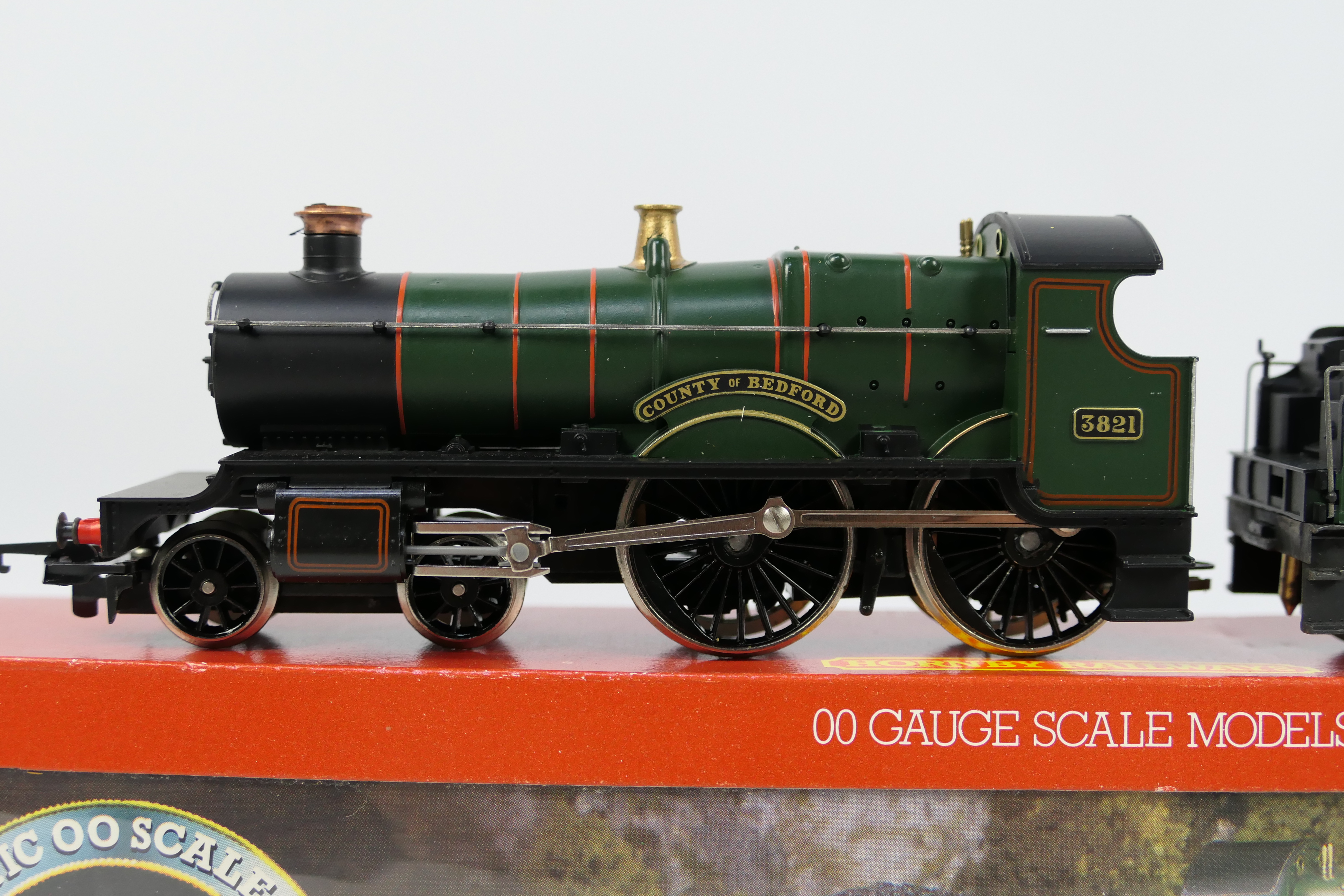 Hornby - A boxed OO gauge Hornby R392 'With Smoke' Country Class 4-4-0 steam locomotive and tender - Image 2 of 6