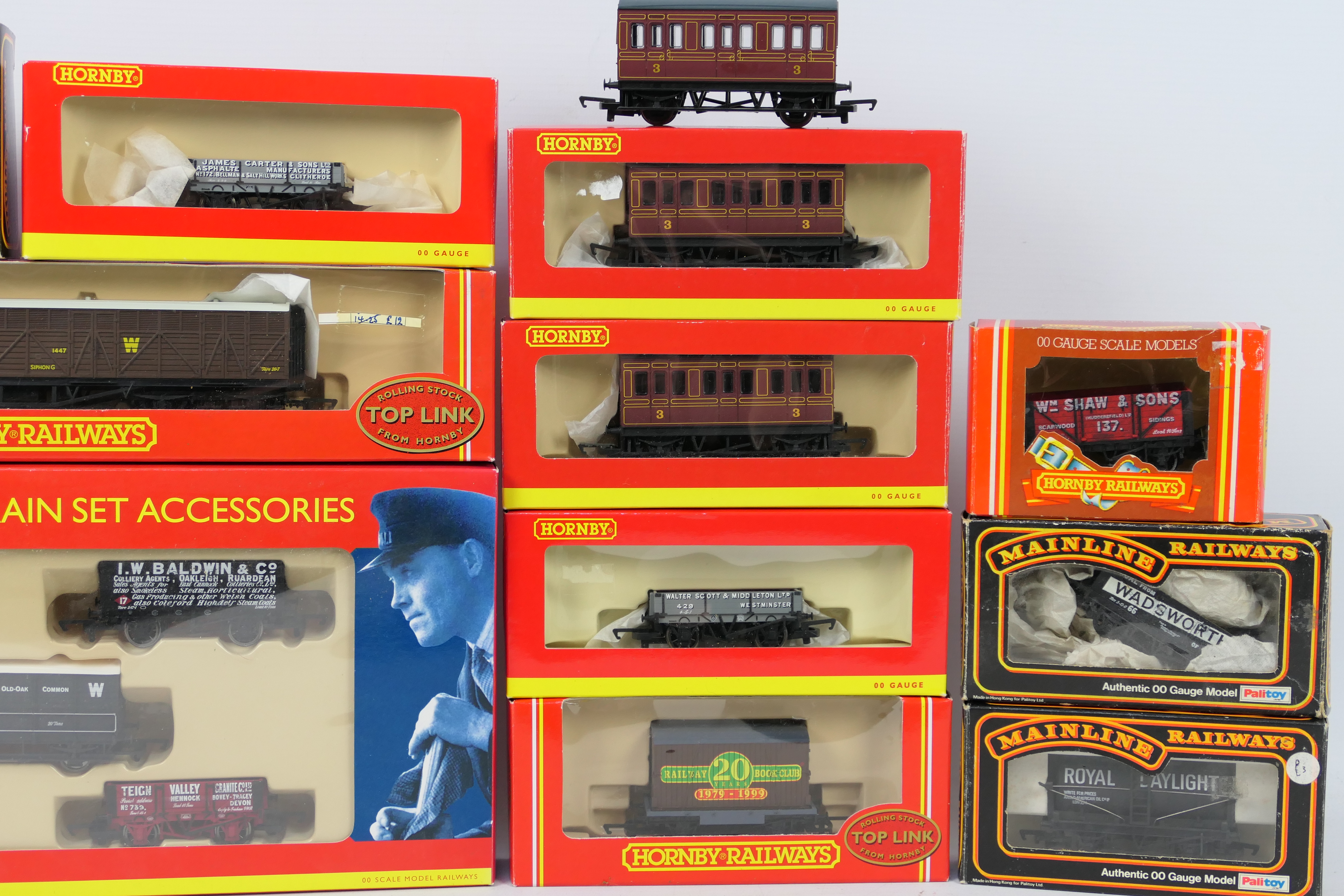 Hornby - Mainline - A mixed predominately boxed collection of OO gauge passenger and freight - Image 3 of 3