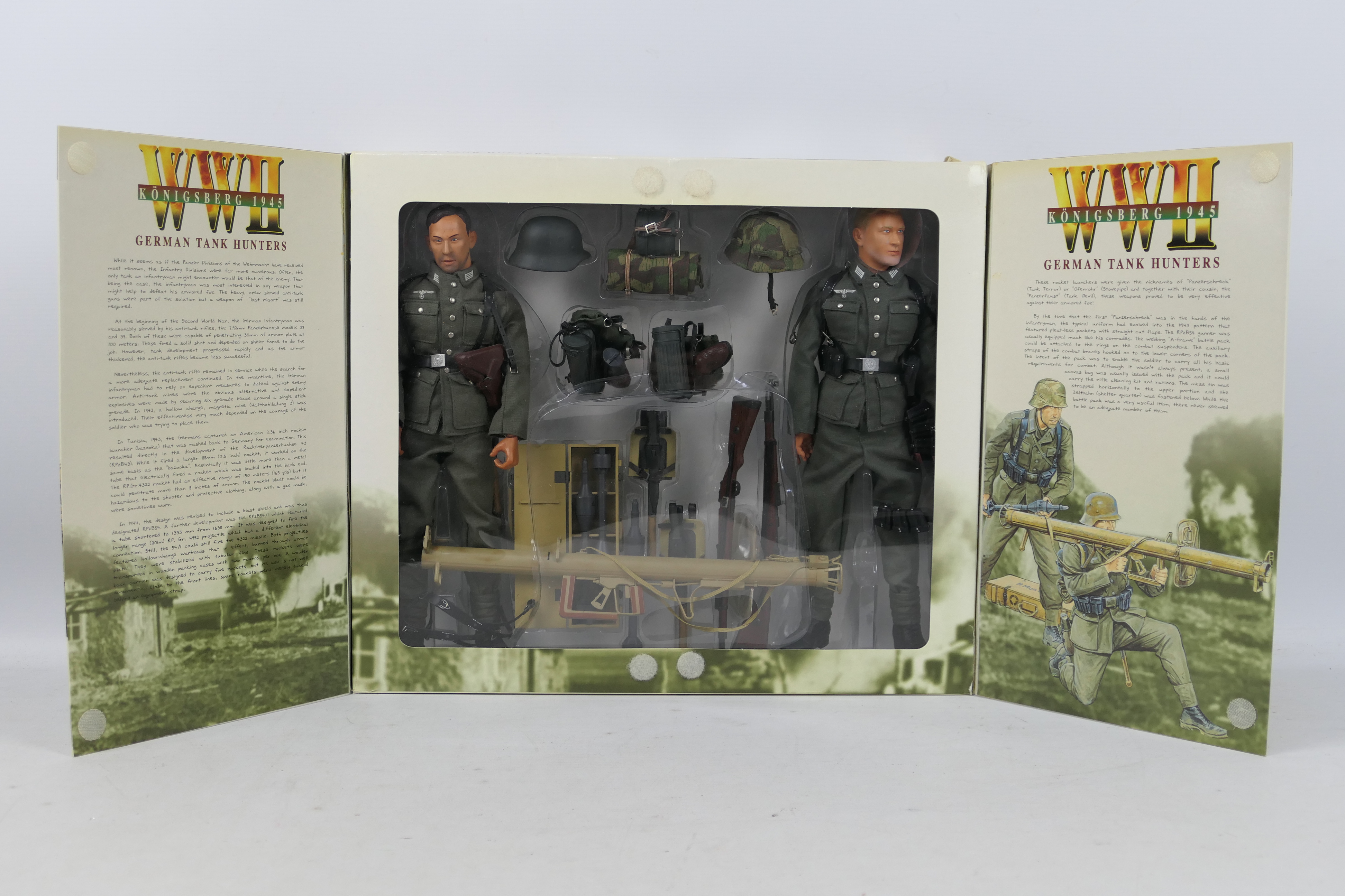 Dragon - A boxed Dragon two action figure set #70053 1:6 WW2 Konigsberg 1945 "Klein" and "Gross"