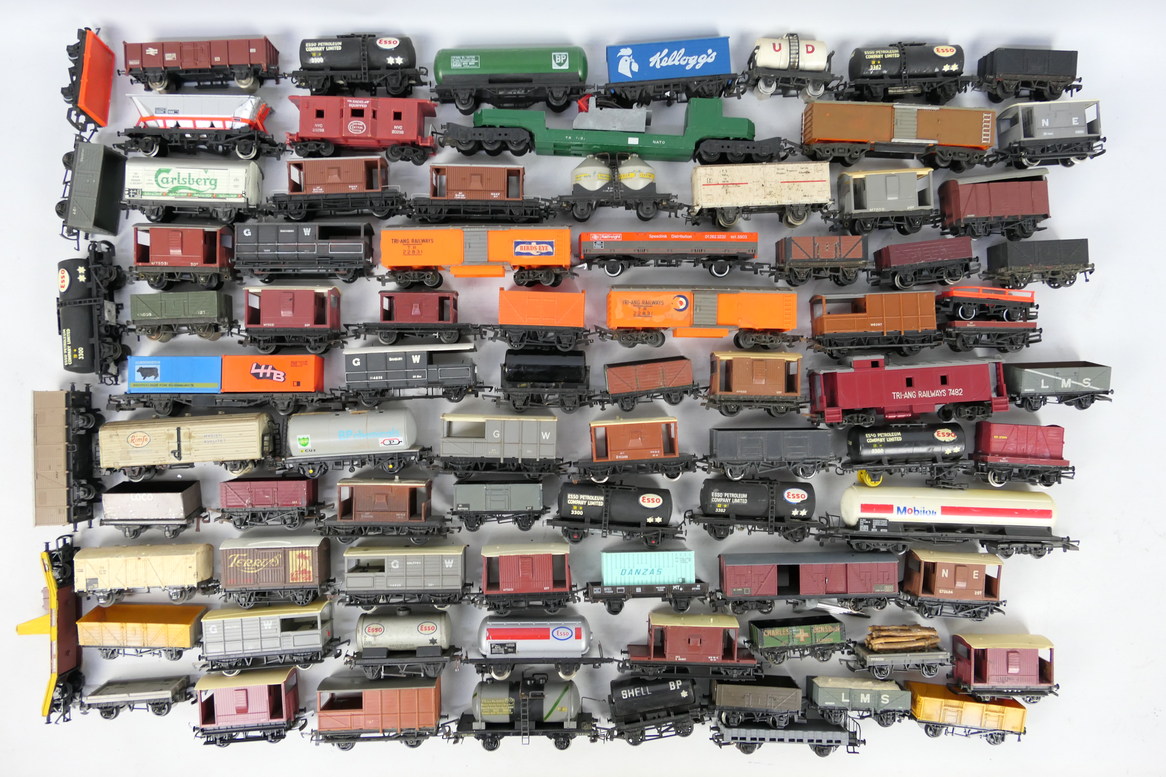 Fleischmann - Hornby - Lima - Triang - Others - Over 50 unboxed OO / HO gauge freight rolling stock