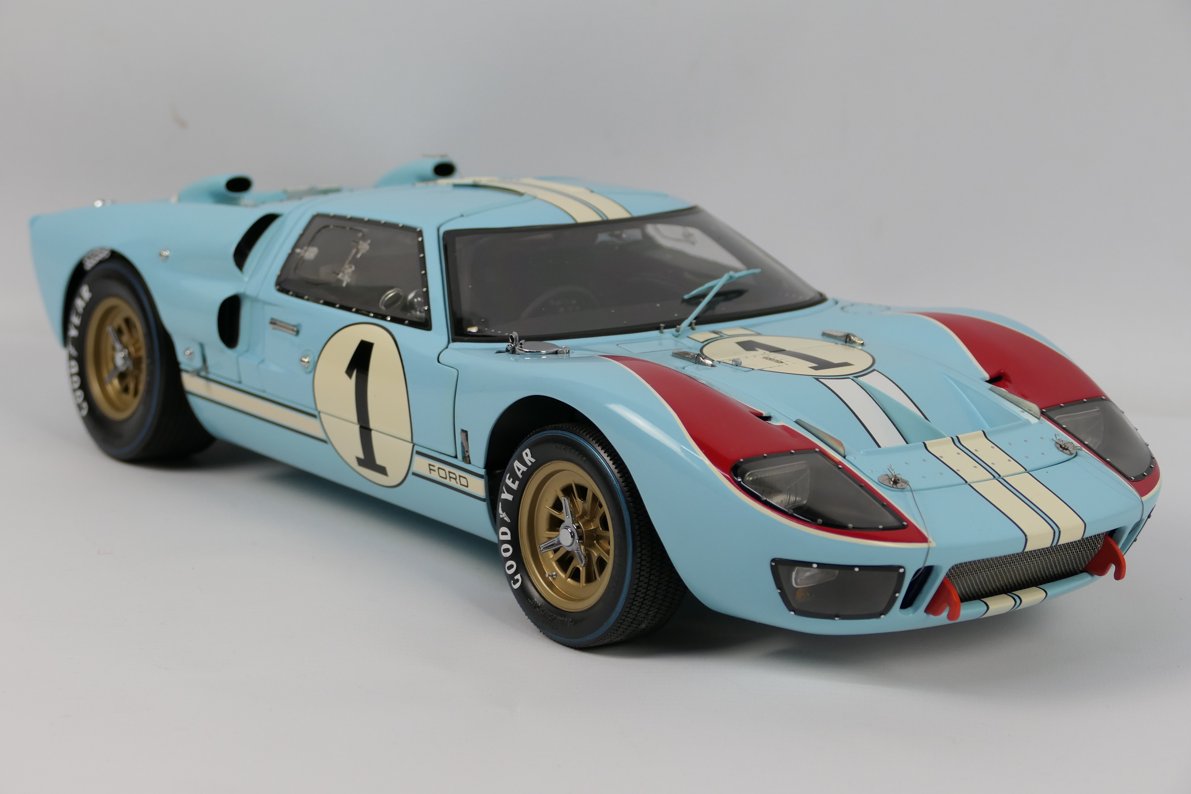 Exoto - A rare boxed 1:10 scale Ford GT40 MkII # LMC10011. - Image 16 of 24