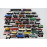 Hornby - Rivarossi - Jouef - Lima - Triang - Other - Over 40 unboxed OO/HO gauge items of freight