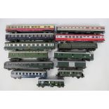 Lima - Jouef - Others - A unboxed group of OO/HO gauge Continental passenger coaches.