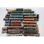 Hornby - Lima - Triang - Other - Over 20 unboxed OO/ HO mainly passenger coaches with some freight