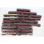 Hornby - Lima - Mainline - 21 x unboxed OO gauge coaches mostly in maroon and two in brown and