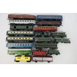 Piko - Tempo- Mantua - Lima - Trix - Others A rake of 19 unboxed OO/HO gauge continental and US