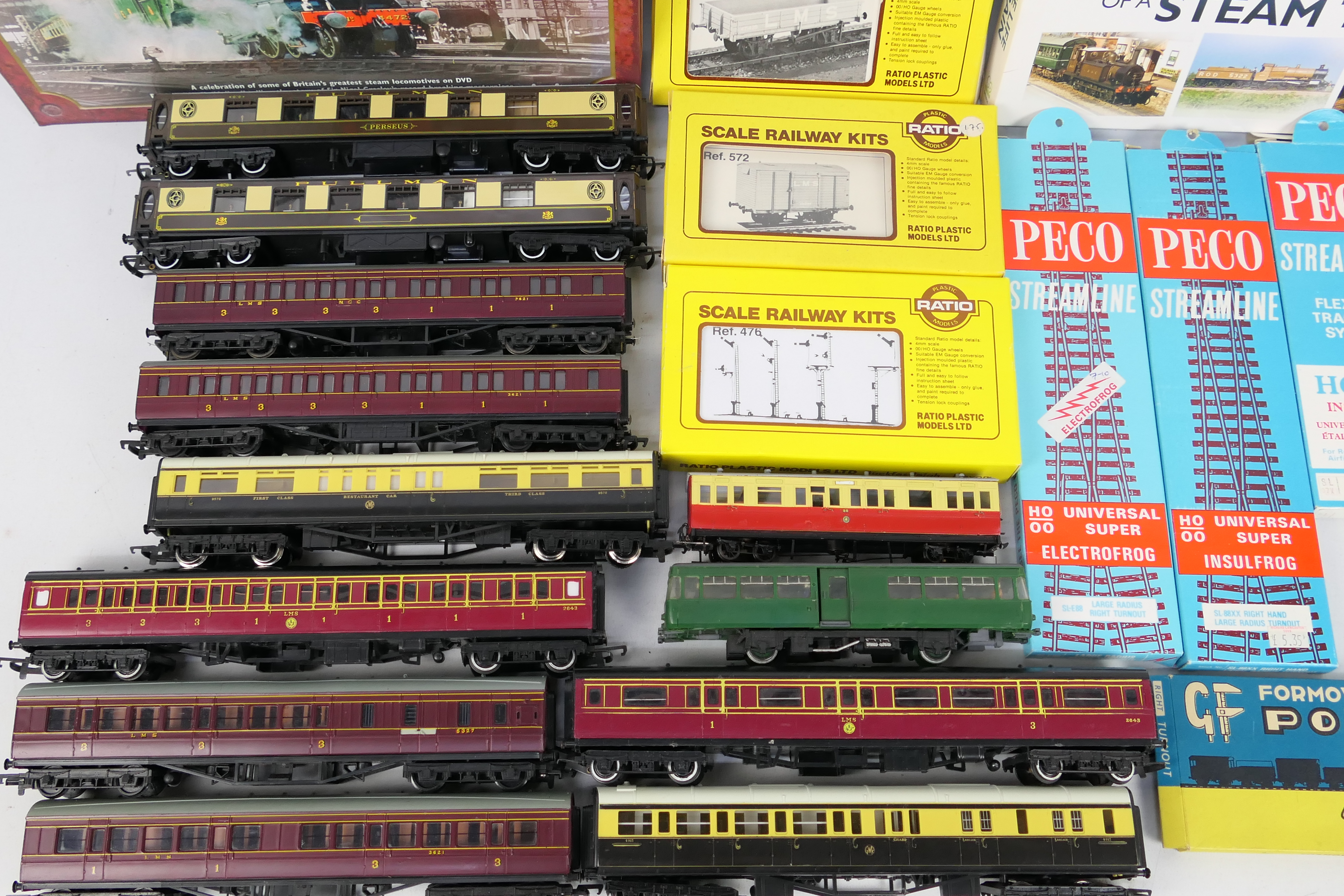 Hornby - Mainline - Ratio Plastics - Peco - Other - A rake of 12 unboxed mainly OO gauge passenger - Image 2 of 3