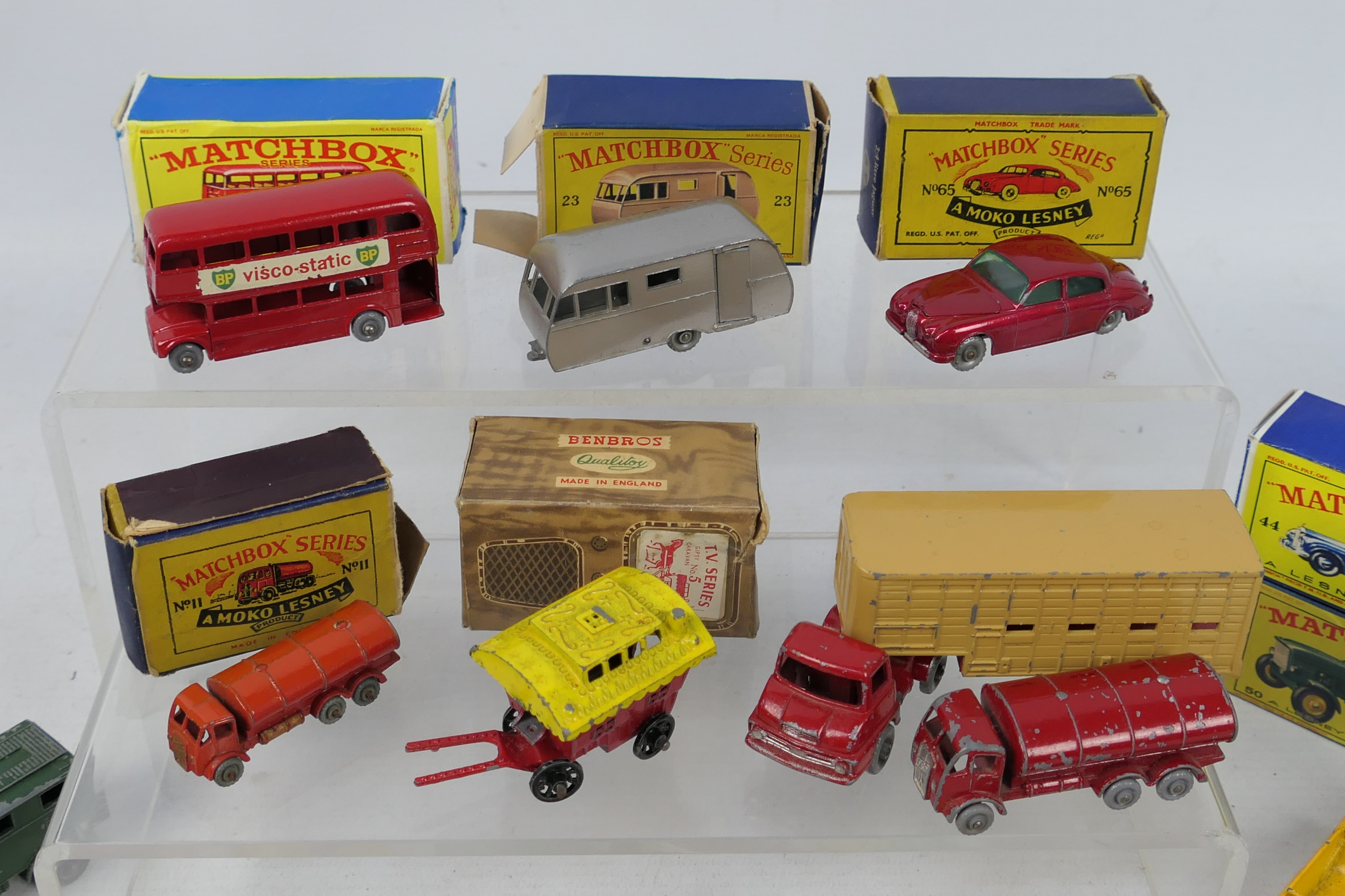 Matchbox - Benbros - Corgi - A mixed collection of boxed and unboxed diecast model vehicles - Image 2 of 4