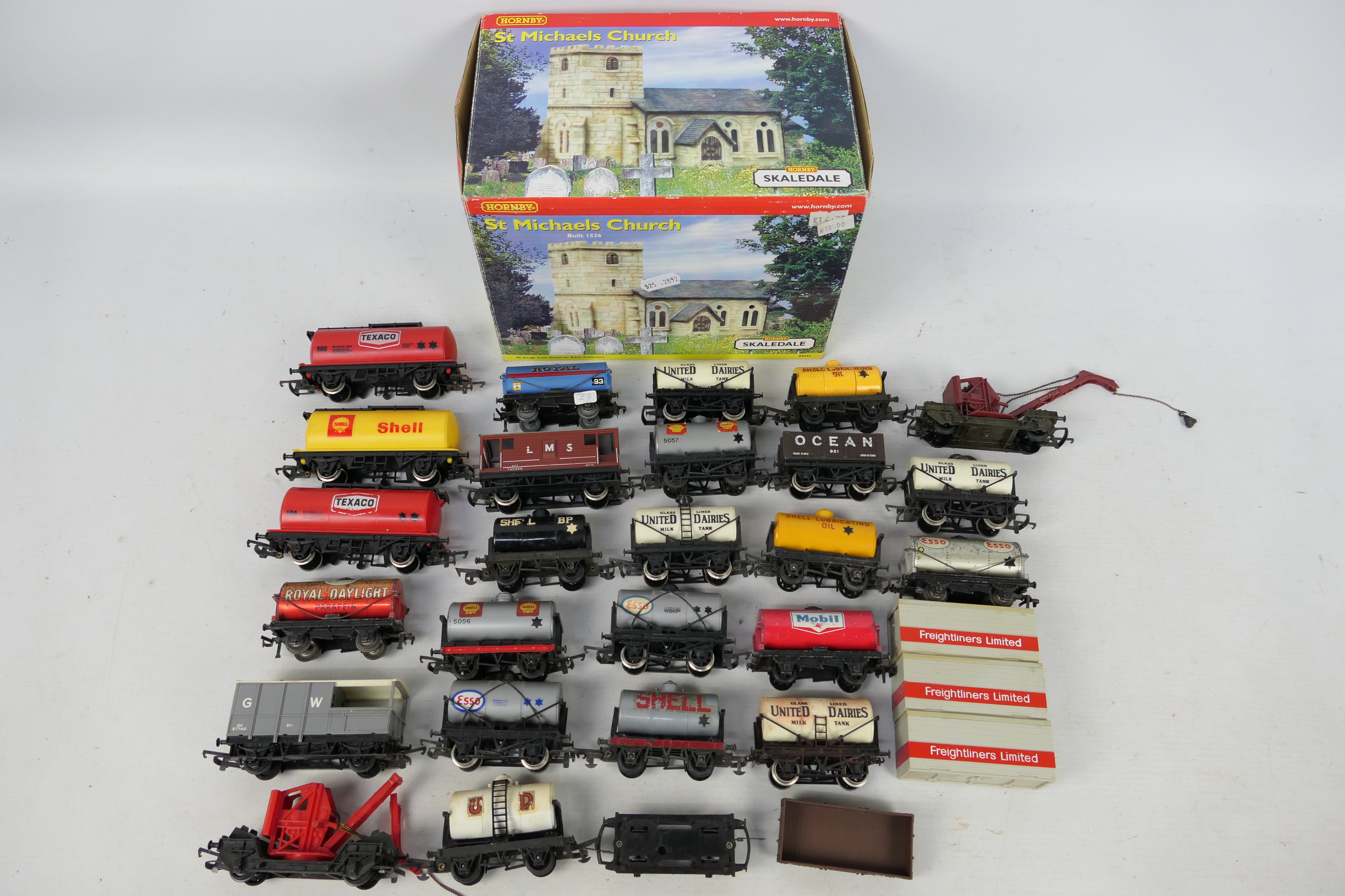 Hornby - A collection of unboxed OO gauge freight rolling stock (mainly tank wagons) with a boxed