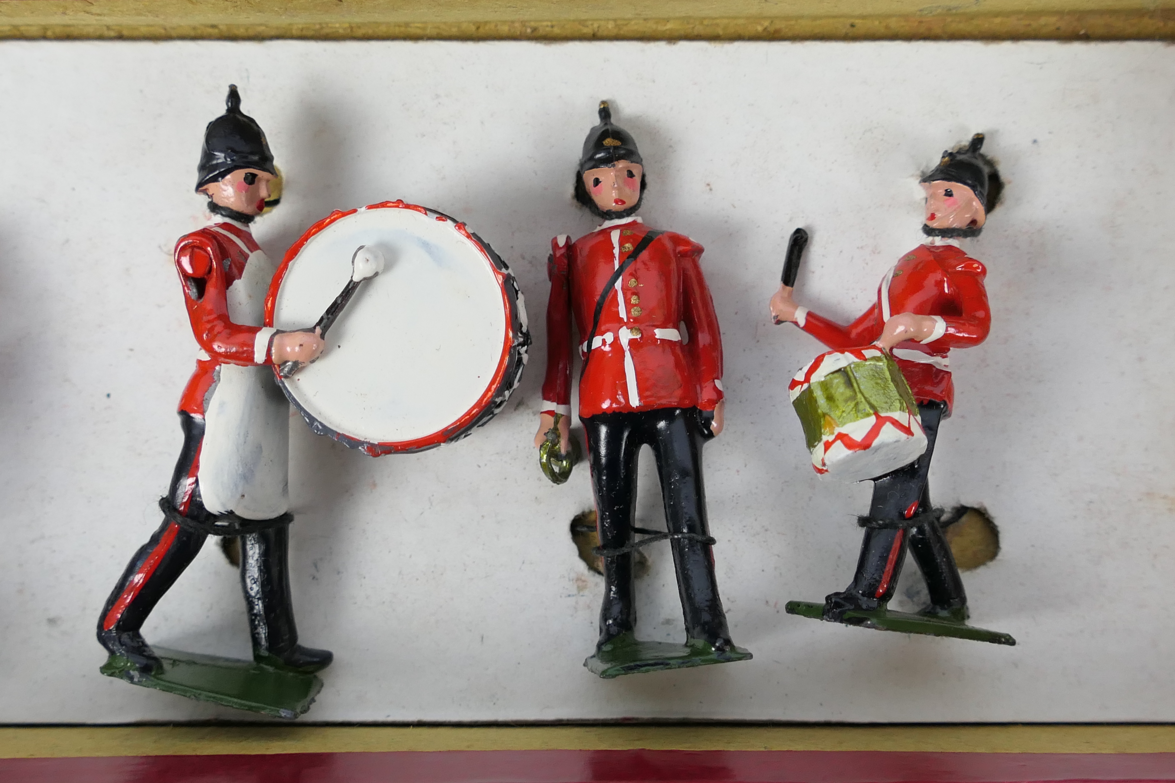 Britains - A boxed set of British Soldiers - Drums And Bugles of the Line # 30. - Image 3 of 3