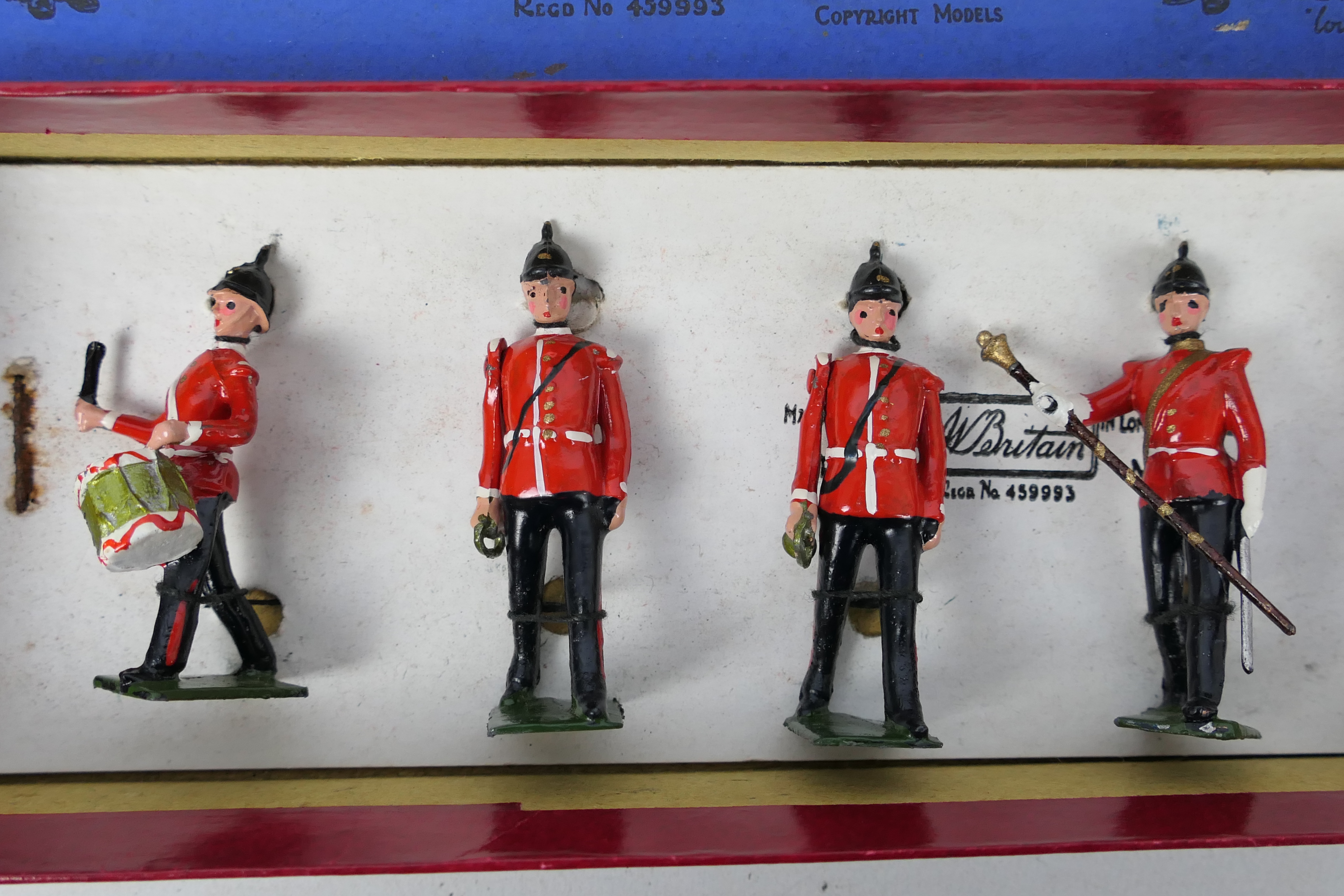 Britains - A boxed set of British Soldiers - Drums And Bugles of the Line # 30. - Image 2 of 3