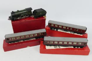 TTR Trix - A boxed Hunt Class 4-4-0 steam locomotive Pytchley in BR dark green livery operating