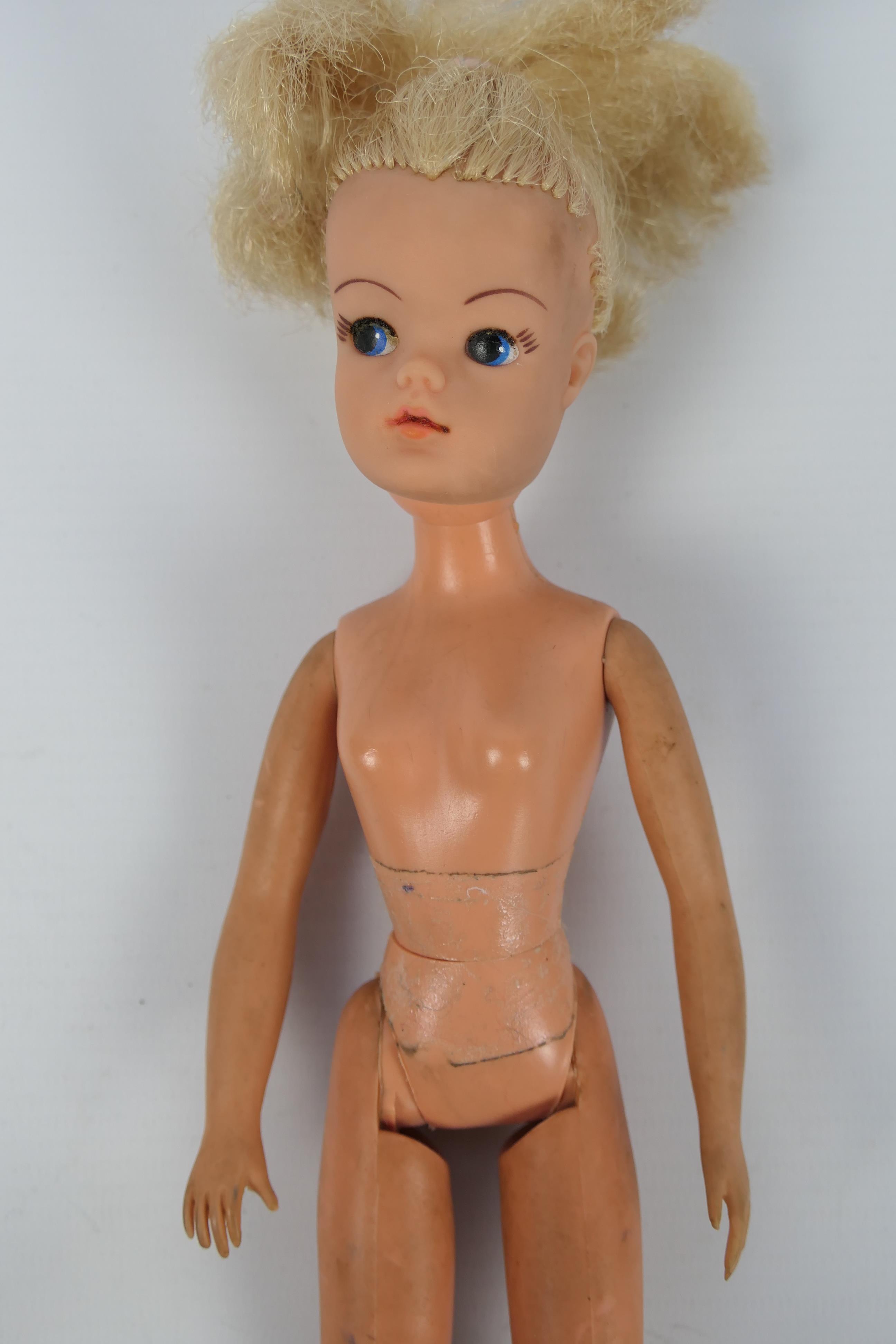 Pedigree - Sindy - A vintage Sindy Walker doll with a collection of clothing and accessories, - Image 8 of 10