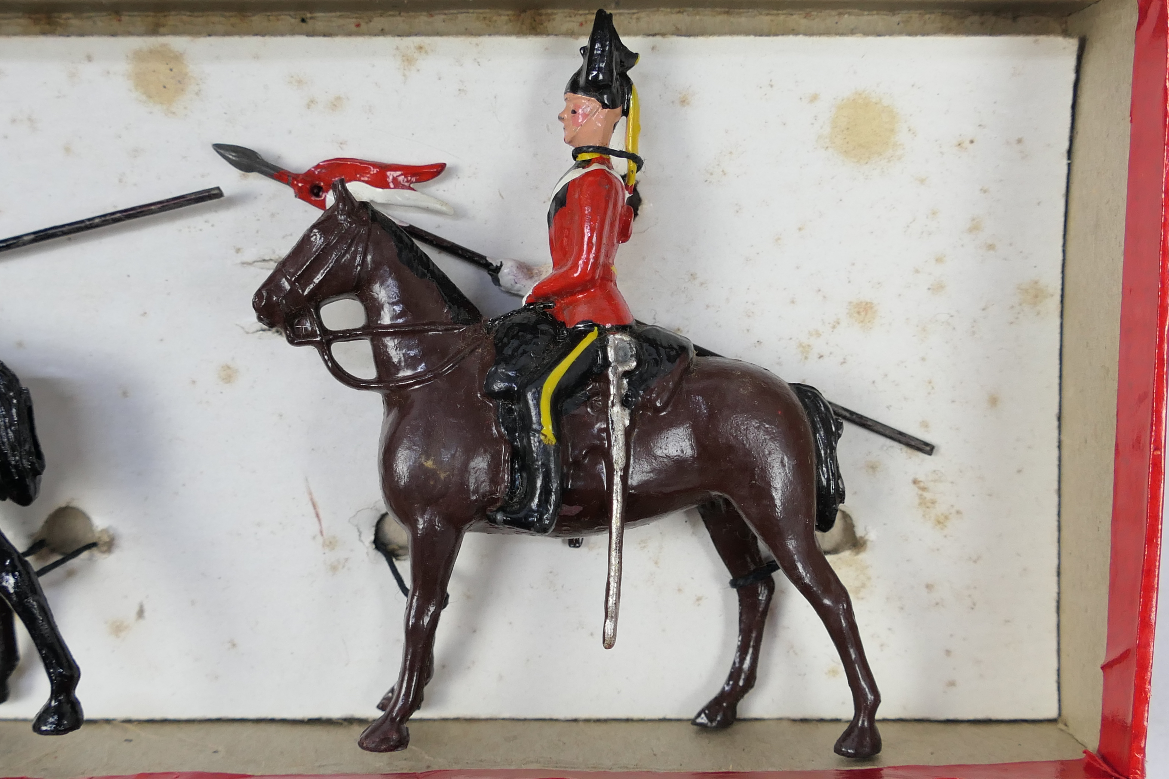 Britains - A boxed set of British Soldiers - The 16th / 5th Lancers # 33. - Image 6 of 6