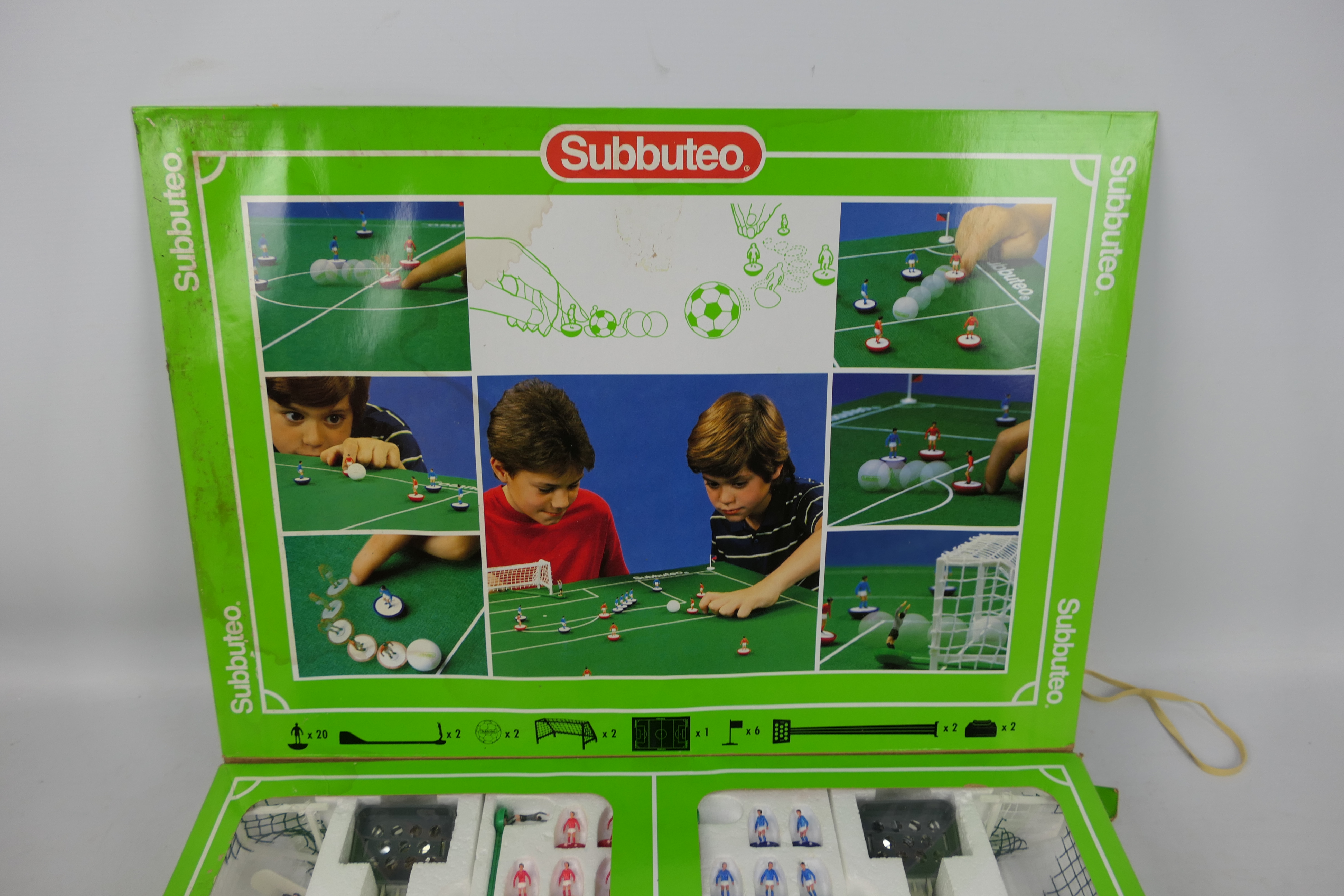 Subbuteo - 2 x boxed sets, a 1960s Continental set and a 1980s set. - Image 9 of 16