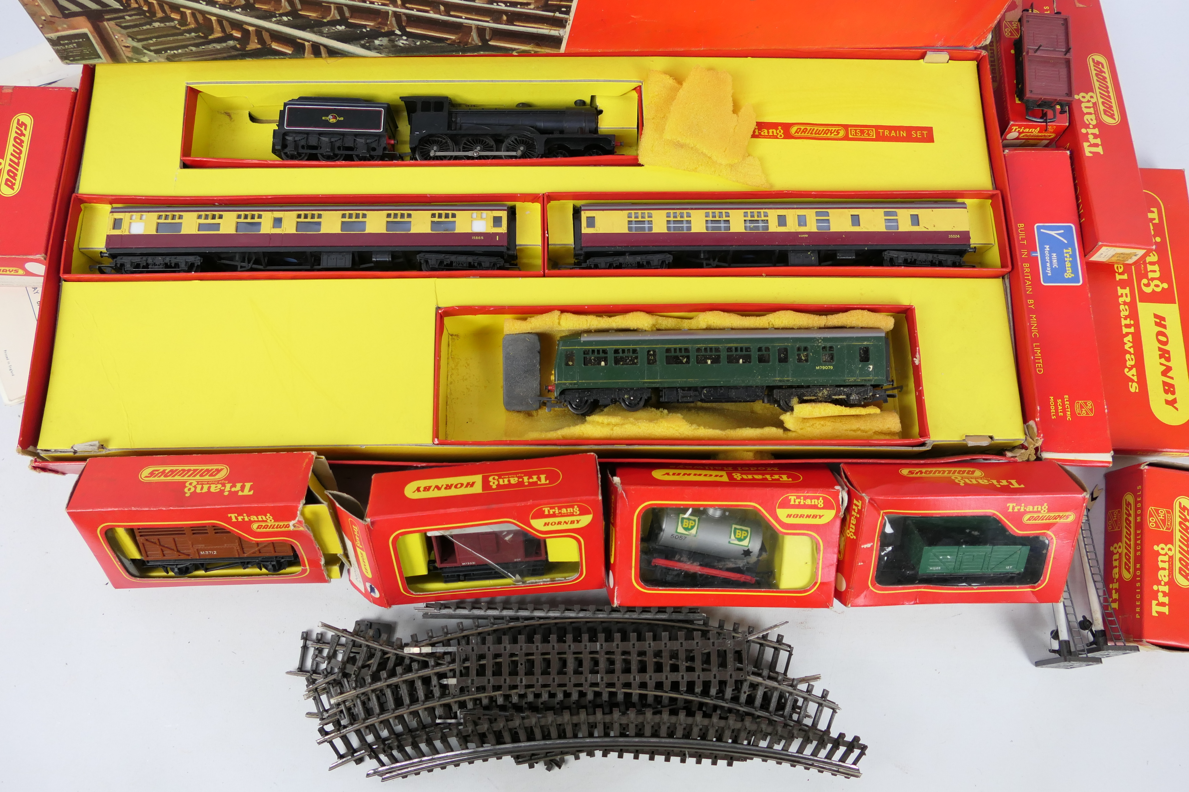 Triang - A boxed Triang OO gauge RS29 steam train set. - Image 2 of 4