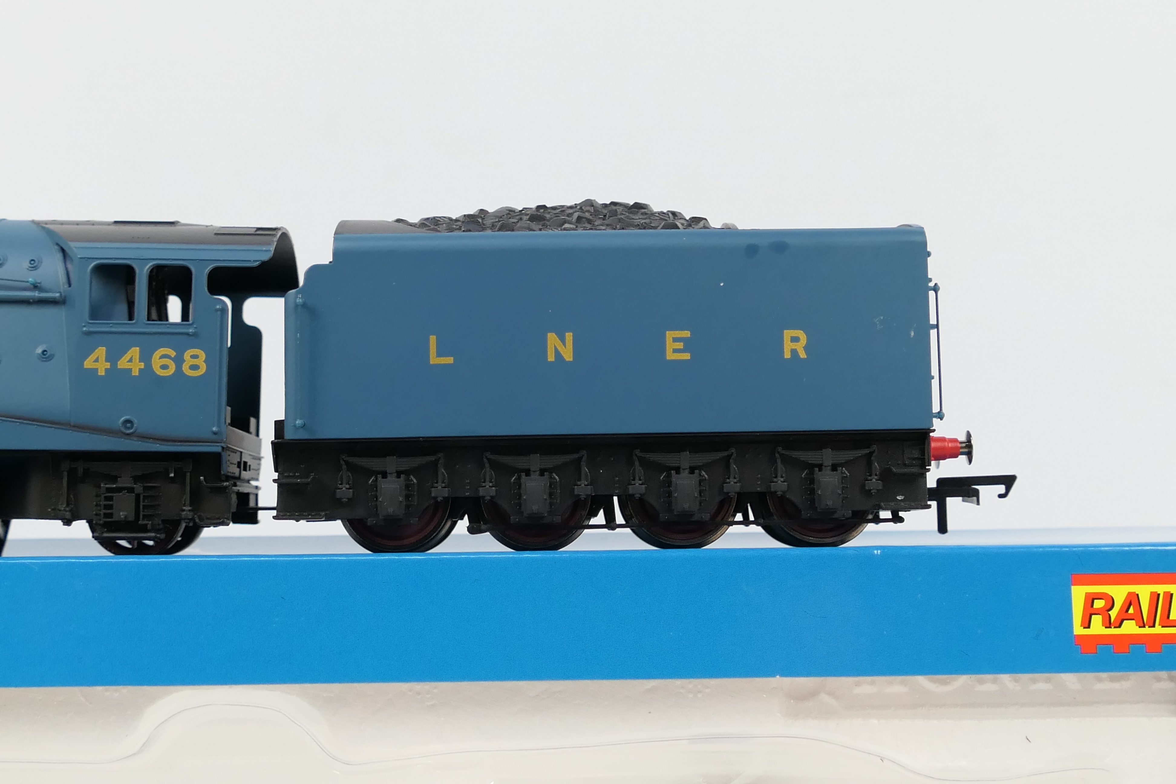 Hornby - Mallard. A boxed Hornby R3371 LNER Class A4 'Mallard' No. - Image 3 of 4