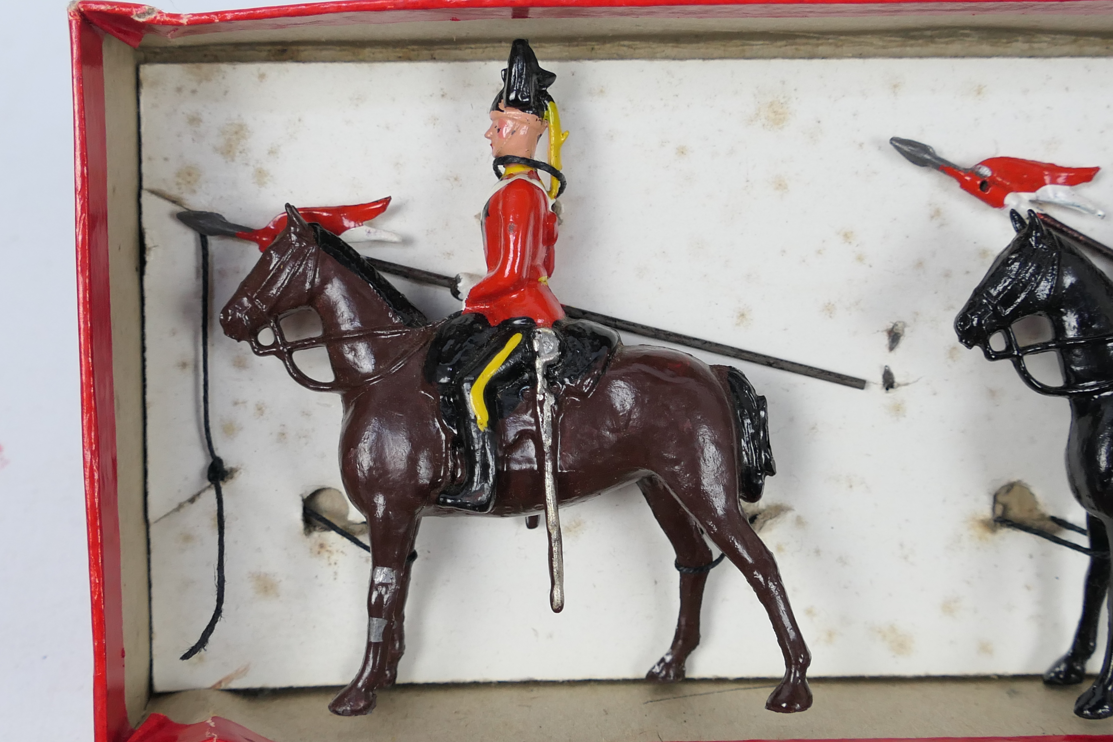 Britains - A boxed set of British Soldiers - The 16th / 5th Lancers # 33. - Image 2 of 6