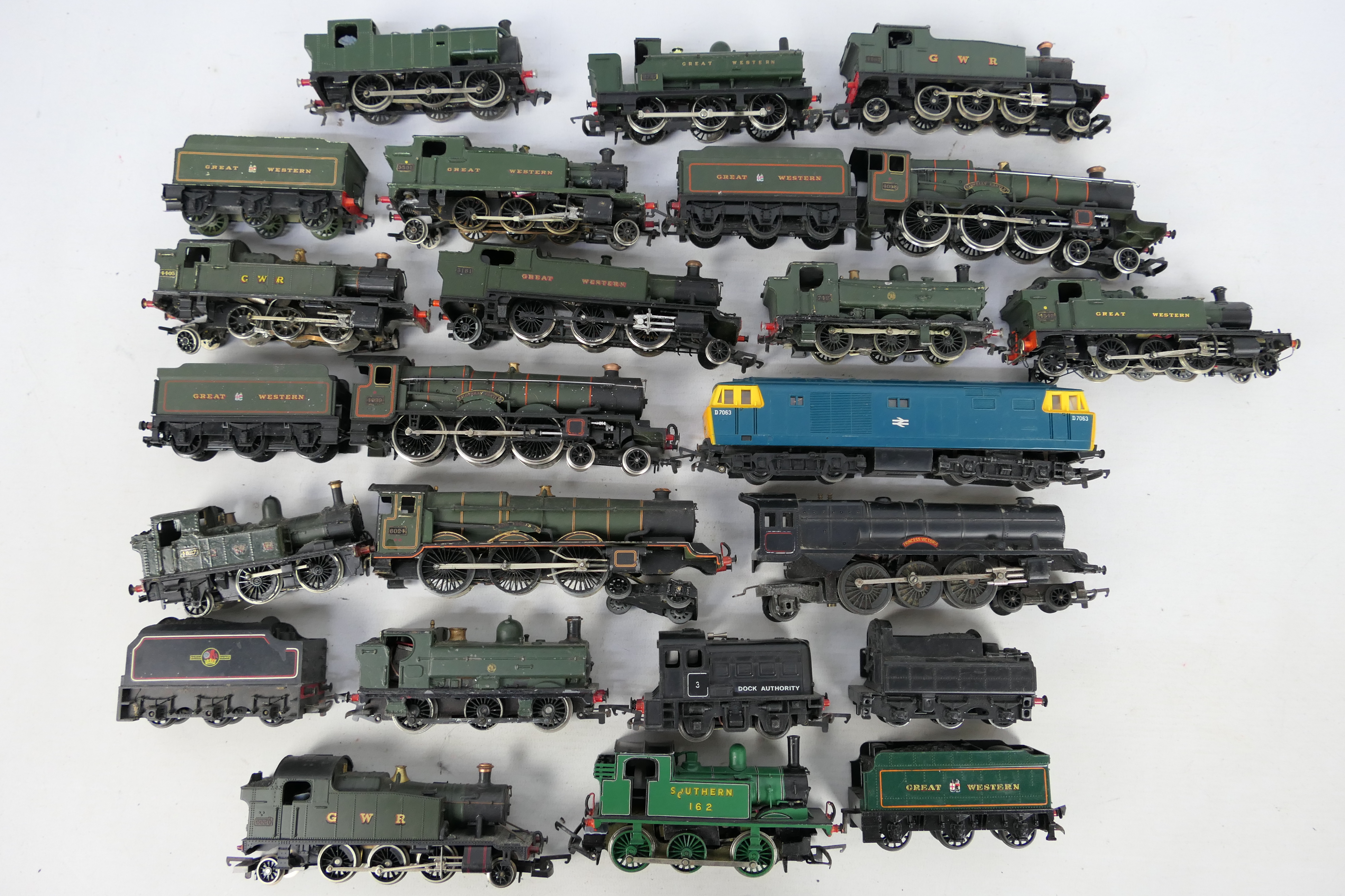 Hornby - Airfix - Triang - A collection of unboxed OO gauge predominately steam locomotives, - Image 2 of 2