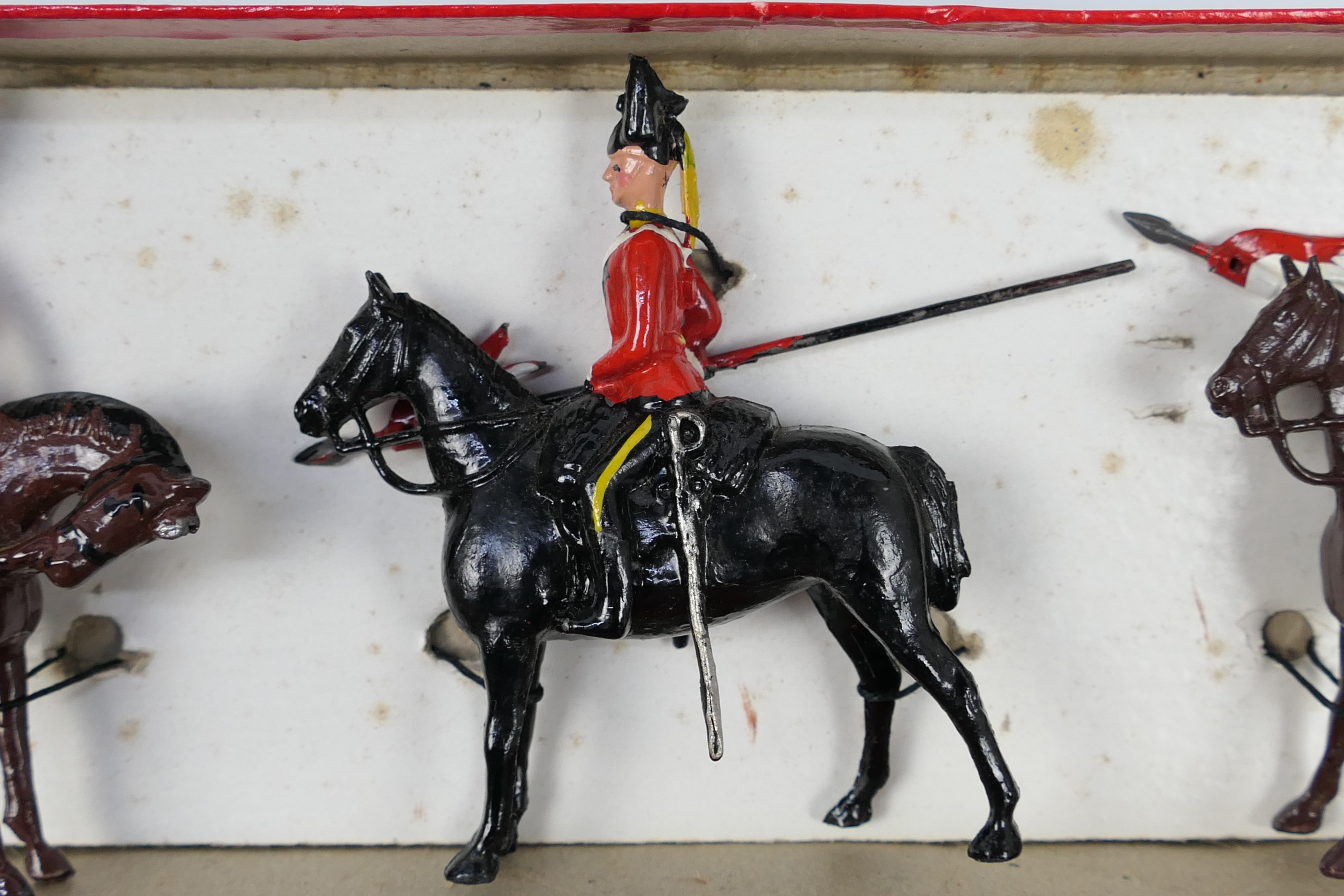 Britains - A boxed set of British Soldiers - The 16th / 5th Lancers # 33. - Image 5 of 6