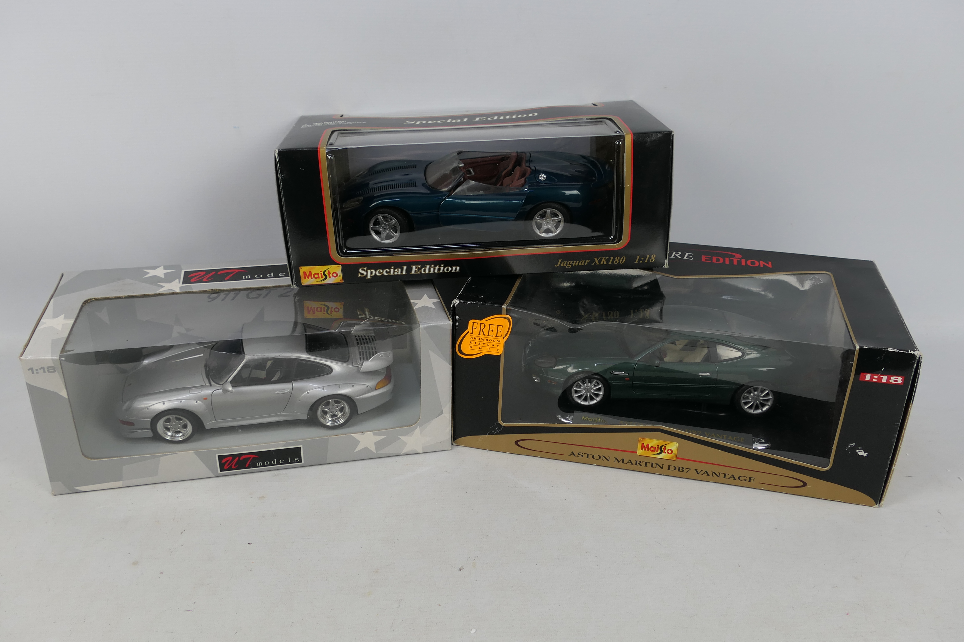 UT Models - Maisto - 3 x boxed cars in 1:18 scale, Porsche 911 GT2 # 021914,