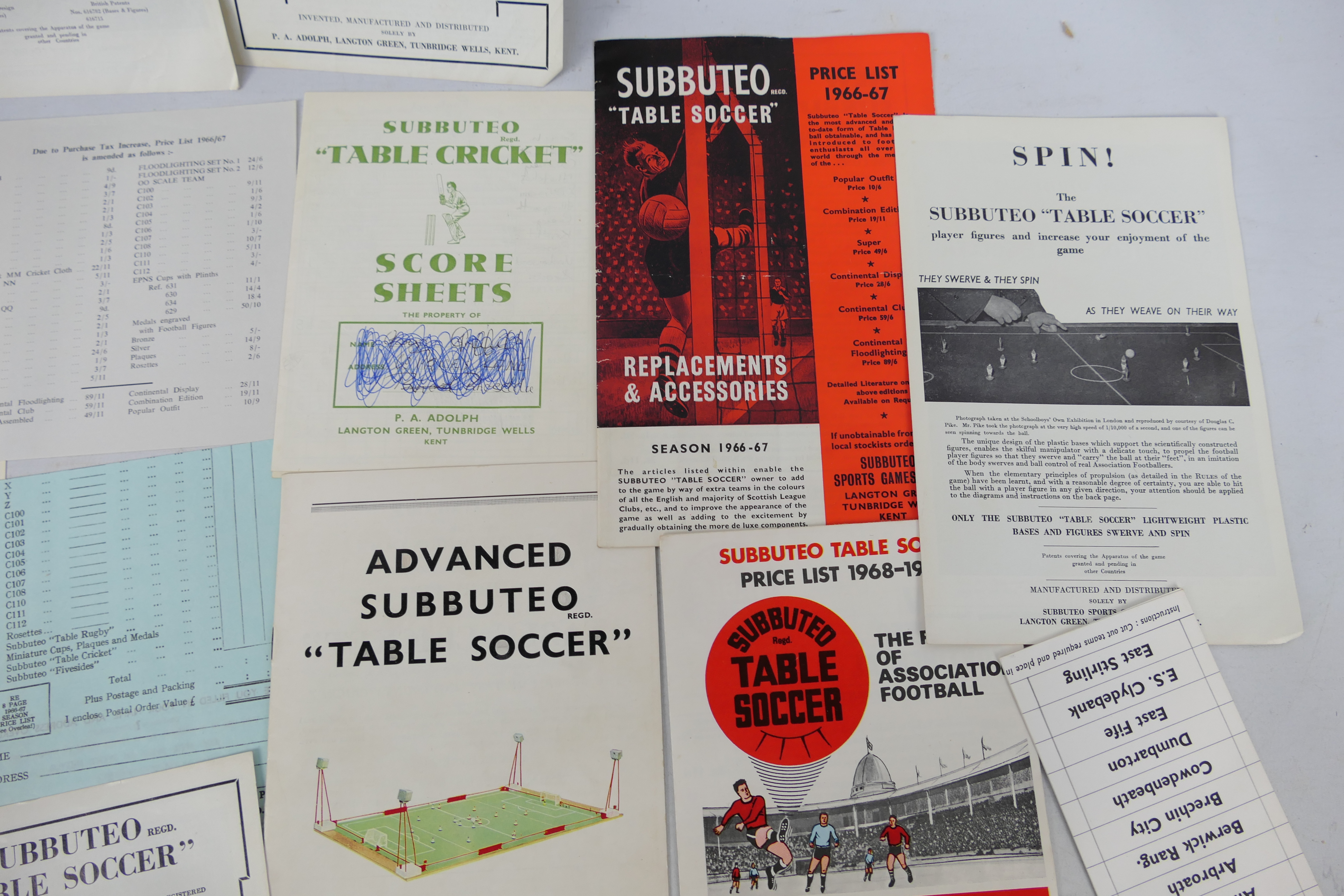 Subbuteo - 2 x boxed sets, a 1960s Continental set and a 1980s set. - Image 15 of 16