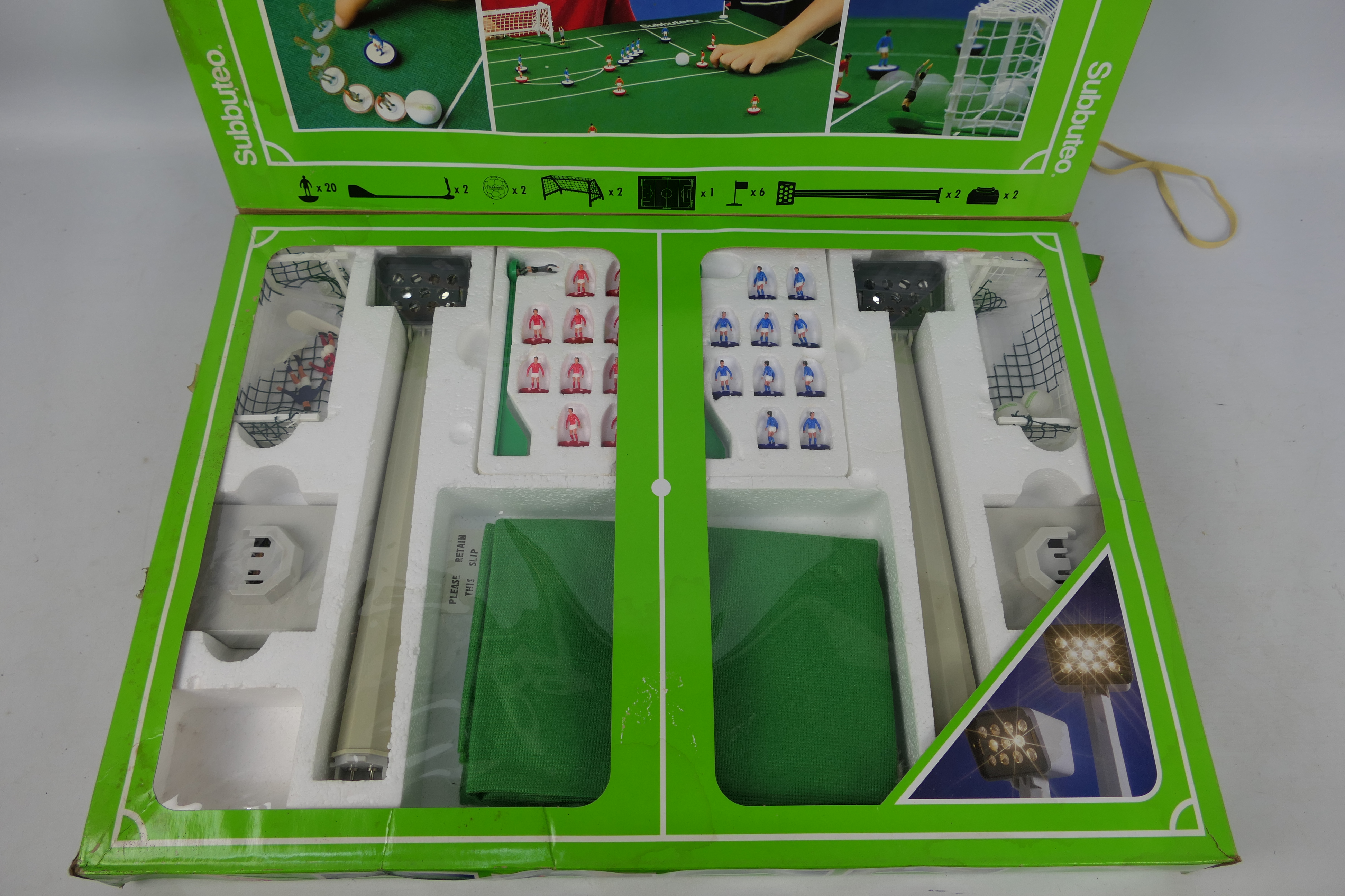 Subbuteo - 2 x boxed sets, a 1960s Continental set and a 1980s set. - Image 8 of 16