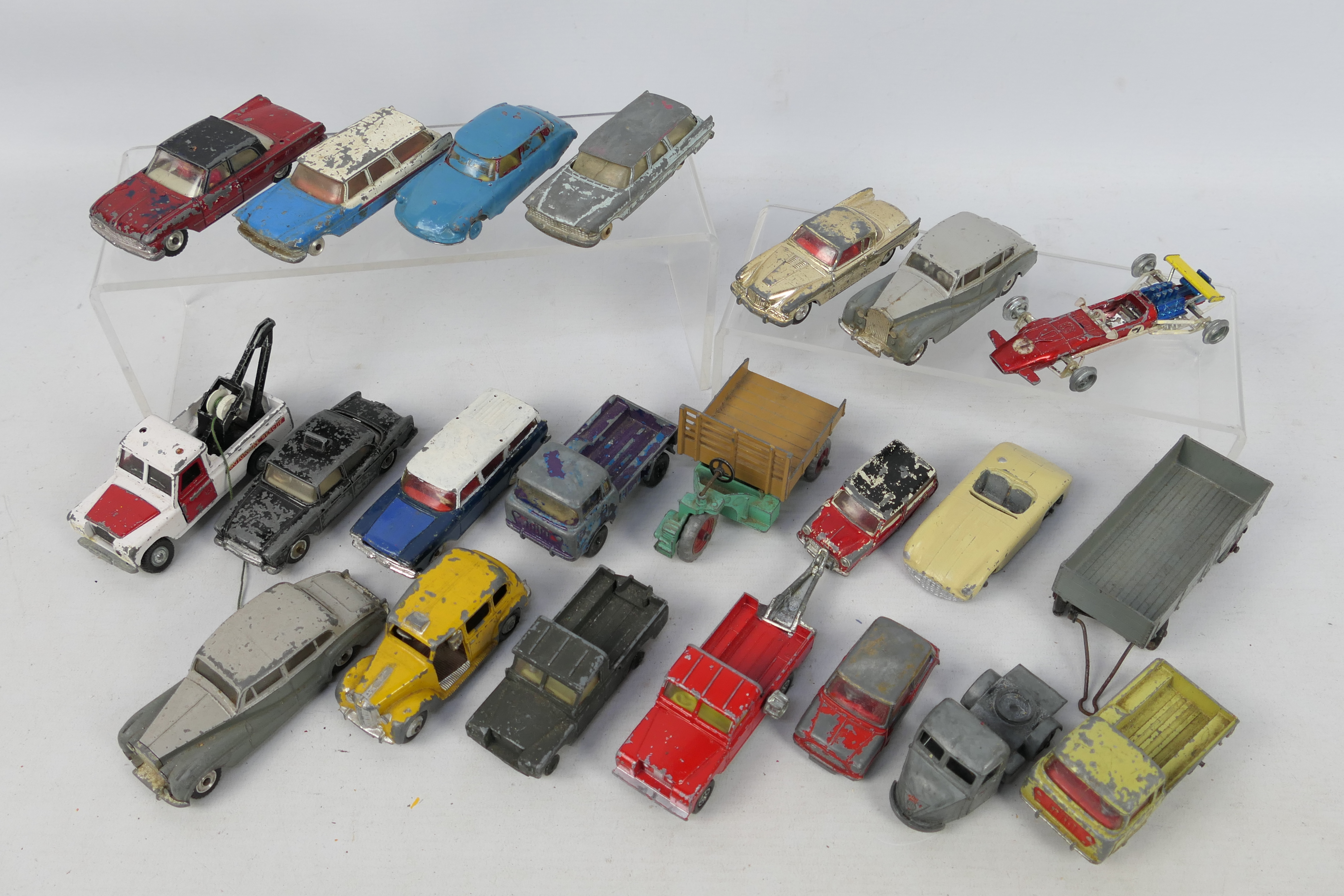 Dinky Toys - Corgi Toys - Others - A collection of unboxed playworn diecast vehicles in various