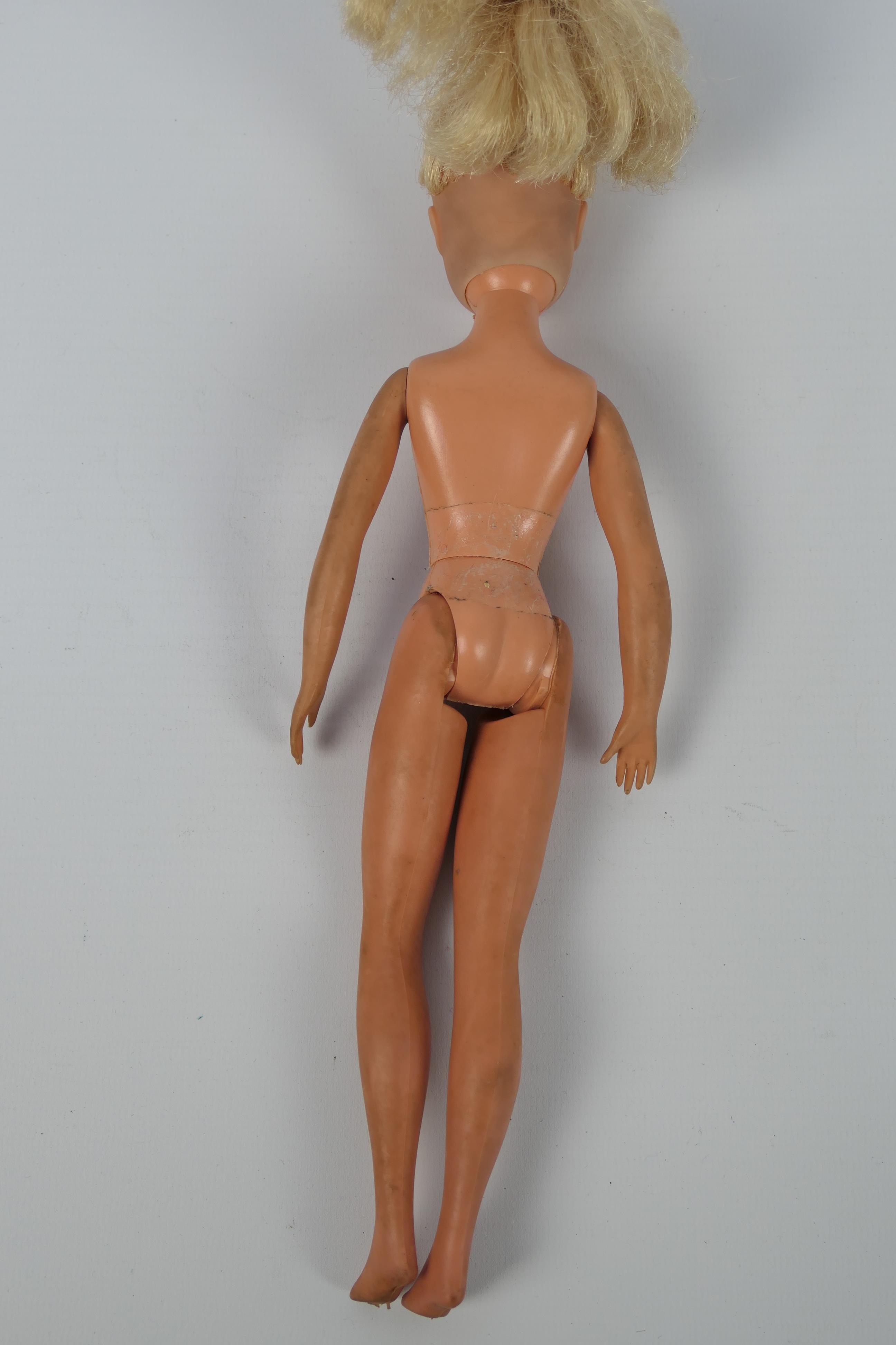 Pedigree - Sindy - A vintage Sindy Walker doll with a collection of clothing and accessories, - Image 9 of 10